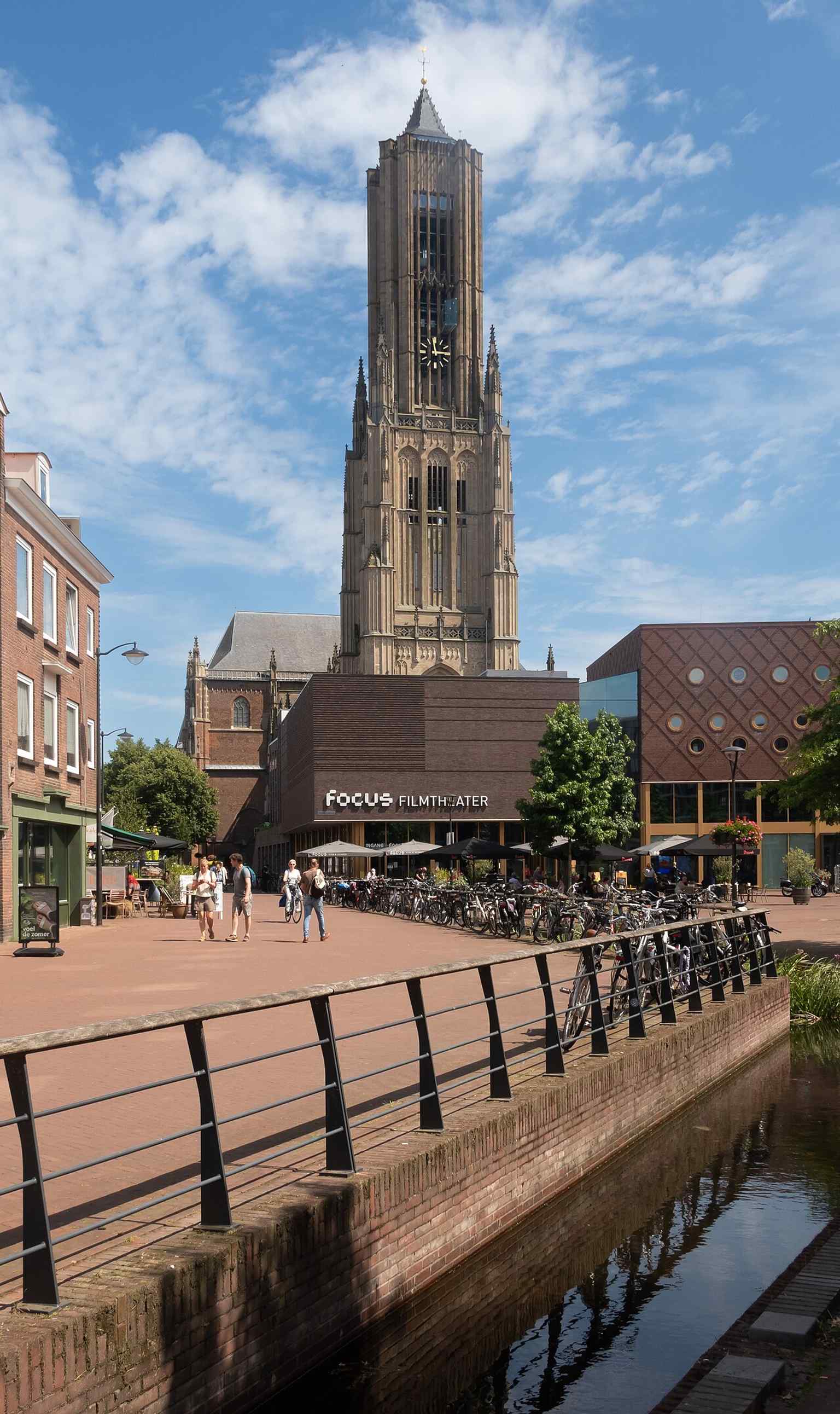 The church beside the reopened Sint-Jansbeek, echoing the layered history uncovered around the site during recent works.