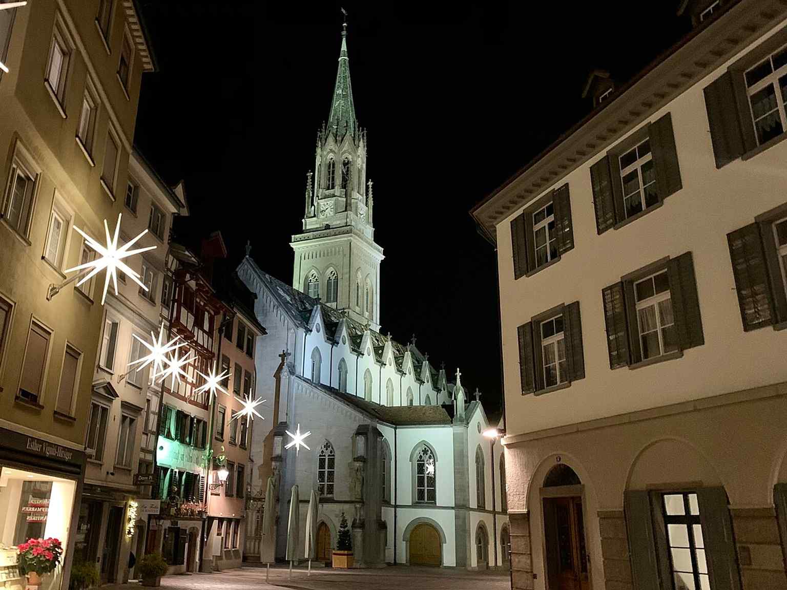 An interior view that helps explain the church’s basilica-like space, including the elevated nave and the organ area over the choir.