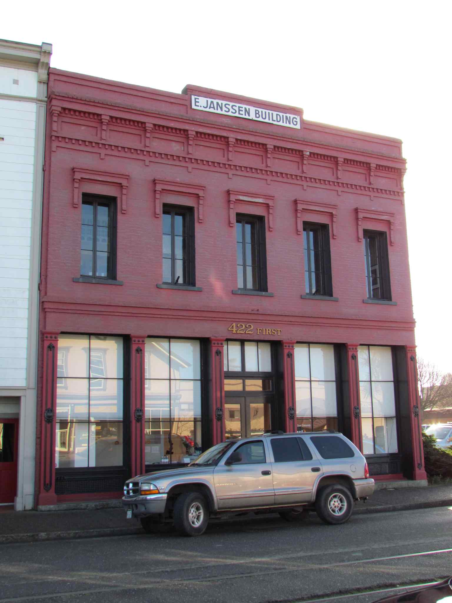 The impressive E. Janssen Building facade in 2010, showcasing its historic cast-iron columns and heavy brick exterior.