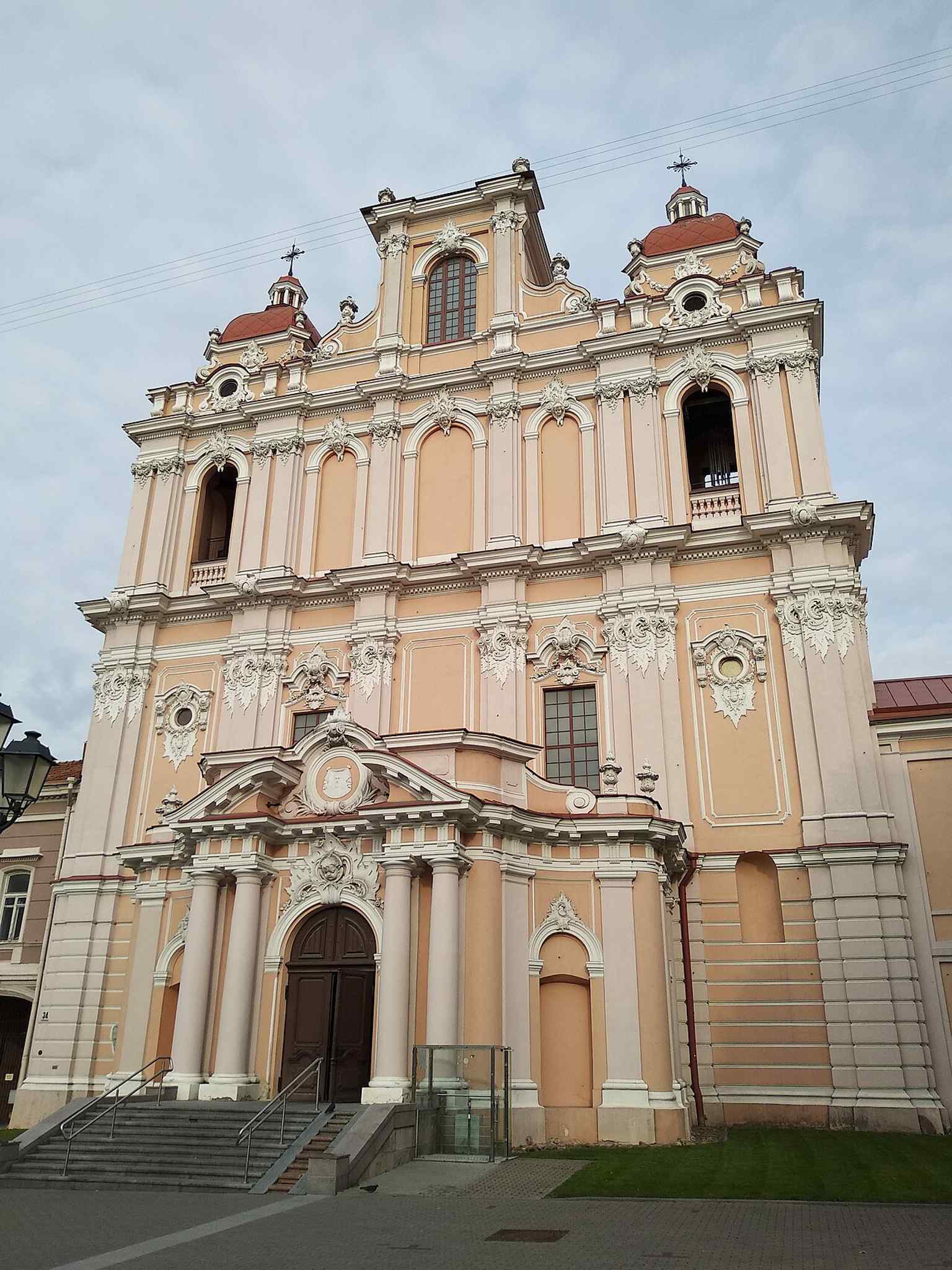 A full-height exterior view that captures the church’s façade and dome, echoing the ambitious Jesuit Baroque design from the early 1600s.