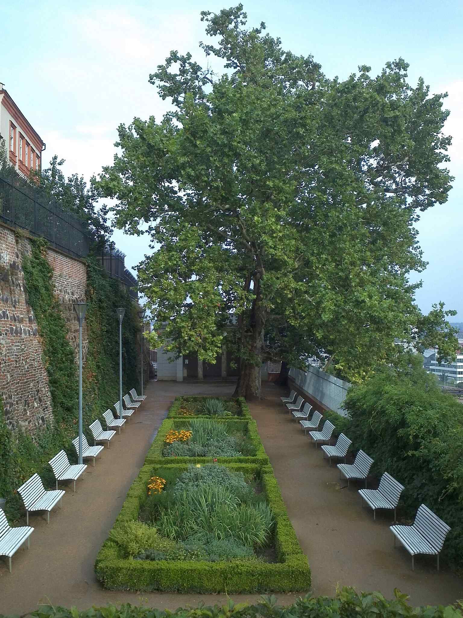 Místodržitelská Garden inside Denis’s Gardens, one of the park’s named sub-gardens and a quieter historic section.