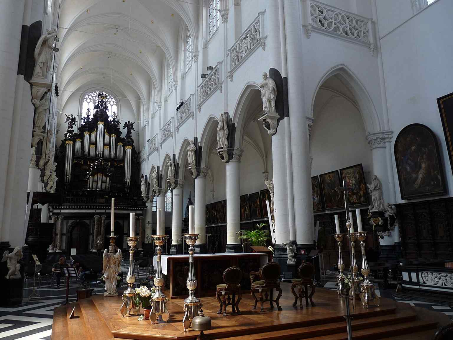 Another interior perspective, helping show the scale of the nave and the ornate Baroque setting that followed the church’s post-Reformation rebuilding.