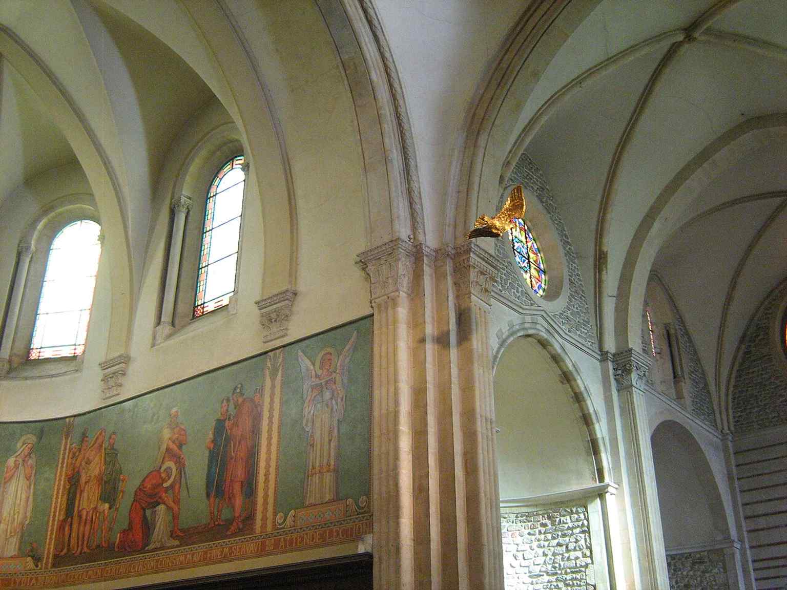 The choir with Paul Borel’s frescoes, linking the church’s interior to the major 1898–1904 restoration.