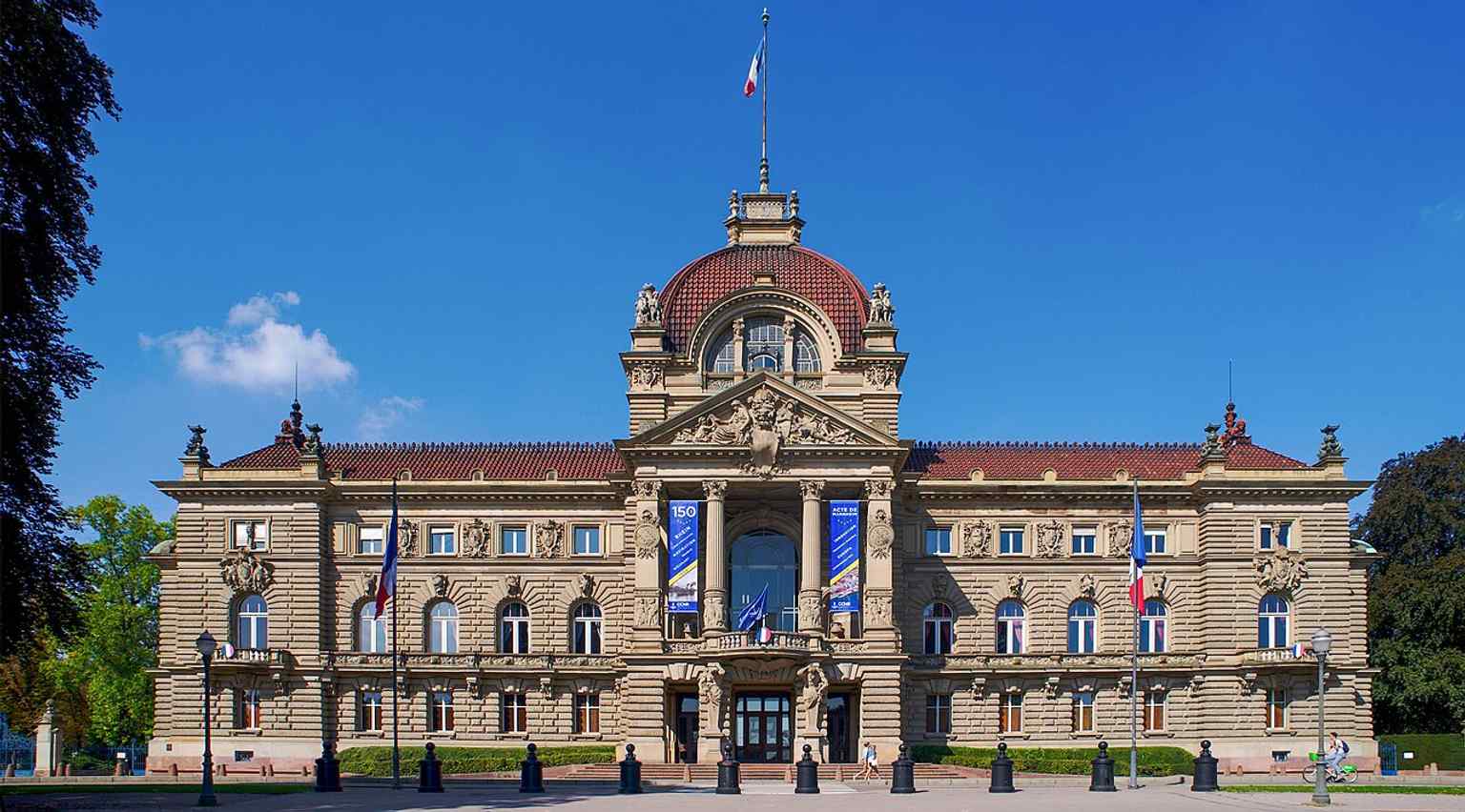 A wider contemporary view situating the palace within the square, garden, and formal setting described in the tour text.