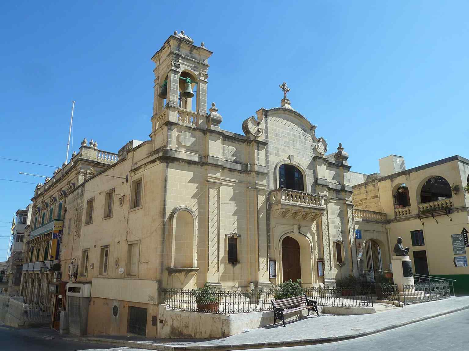 The chapel facade in Pjazza L-Indipendenza, matching the church’s central setting in Gozo’s busiest civic square.