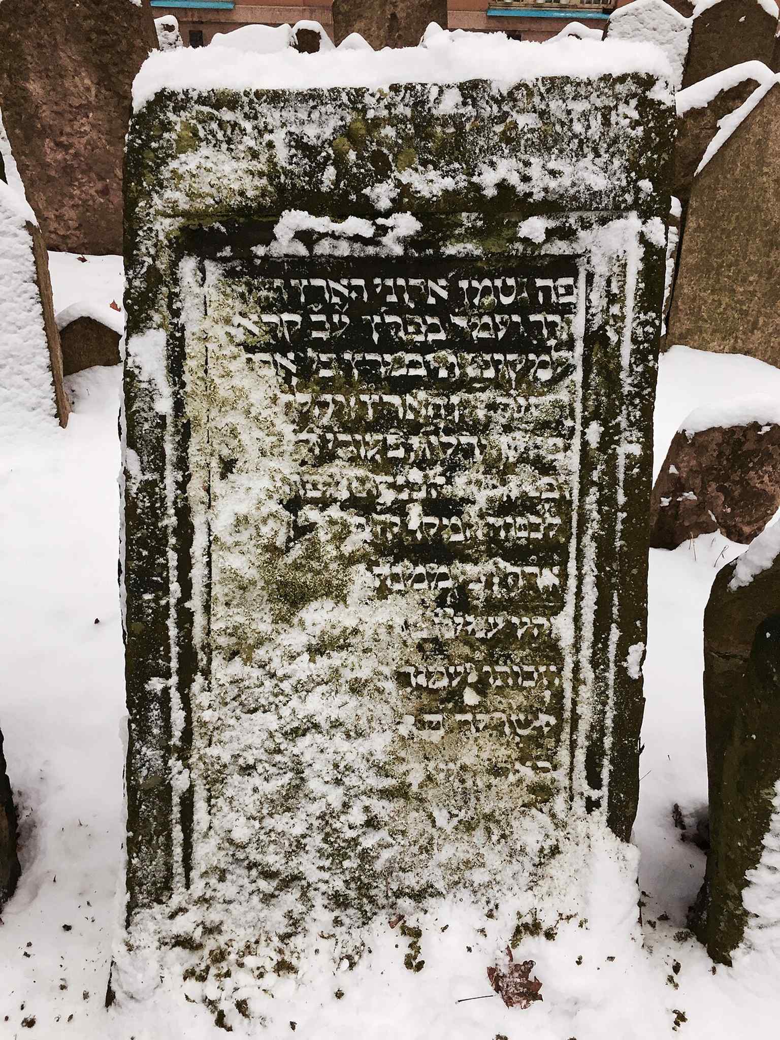 Ein Kunstwerk von Adolf Hoffmeister (1966), das zeigt, wie der Alte Jüdische Friedhof zahlreichen tschechischen Künstlern und Schriftstellern als Inspiration diente.