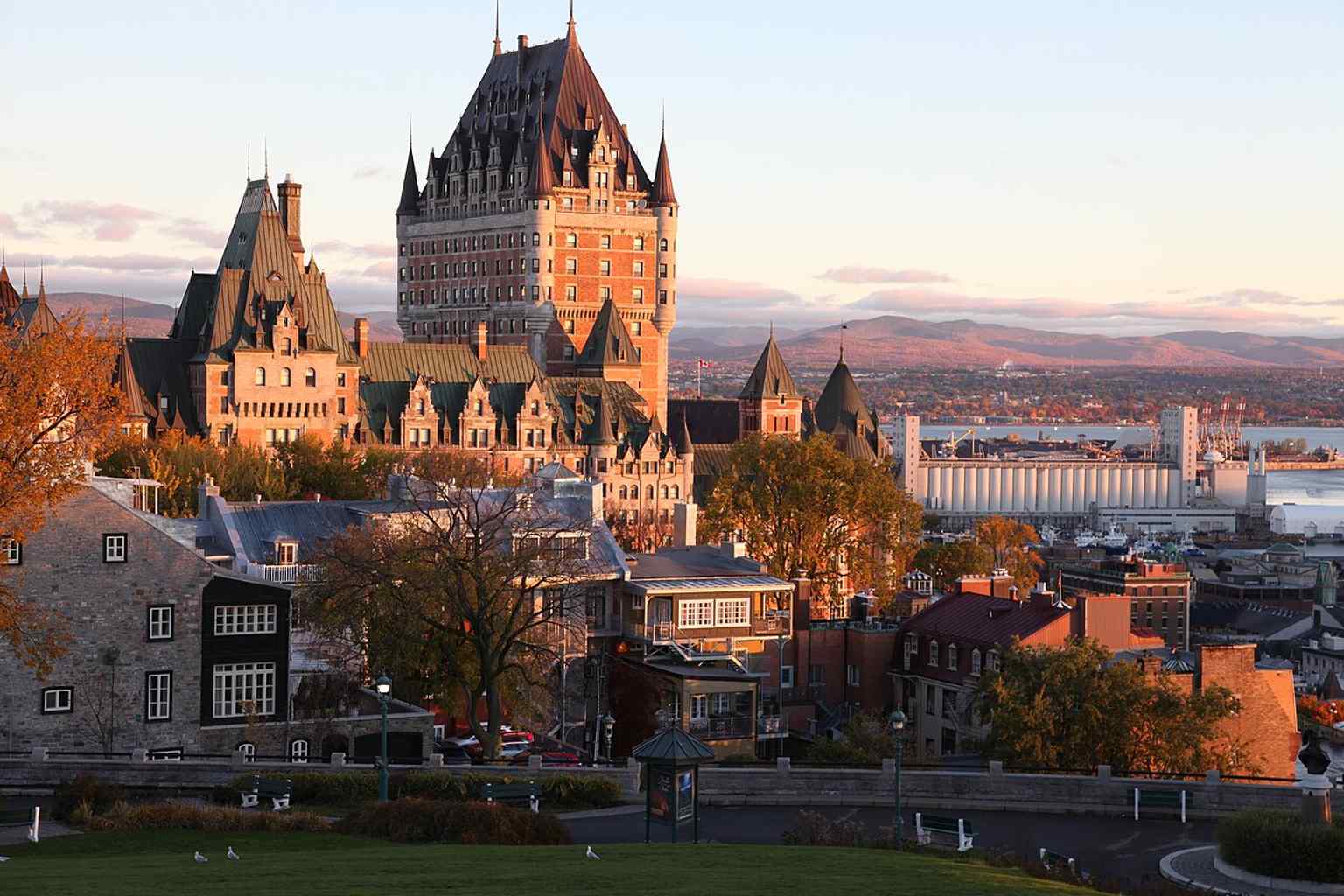 Sunrise over the château’s steep roofs and central tower — a classic view of Quebec City’s most photographed hotel, built for Canadian Pacific in the Châteauesque style.