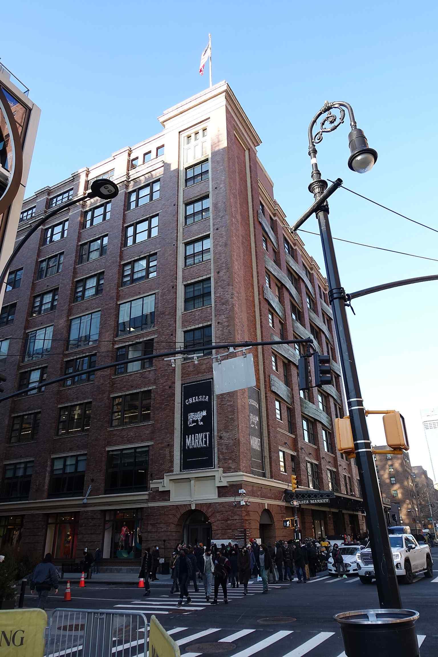 A clear view of the building’s east end at 9th Avenue and 15th Street, showing how Chelsea Market fills a whole city block.