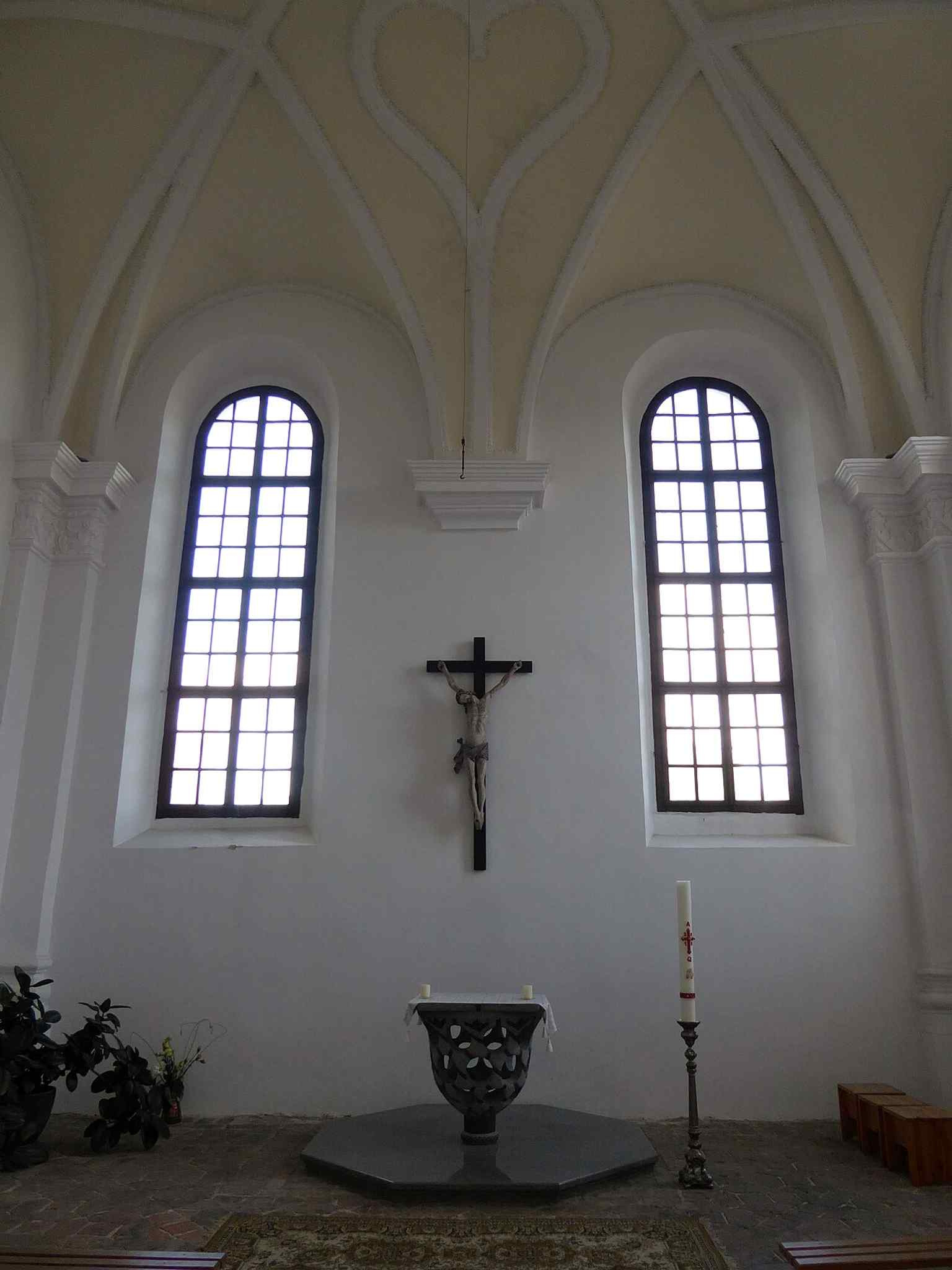 A side chapel in the Bernardine Church, part of the richly decorated interior that preserves important layers of Renaissance and Baroque rebuilding.