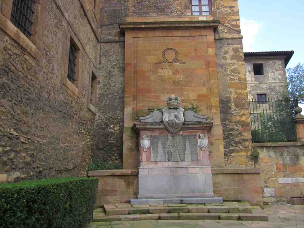 Monument to Jovellanos