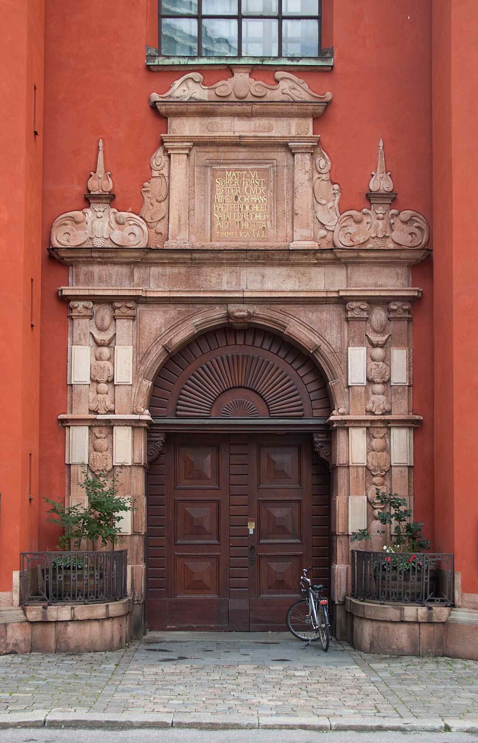 The elaborately carved Western portal, created in 1643 by stone sculptor Heinrich Blume, showcases his German-Dutch Renaissance style.