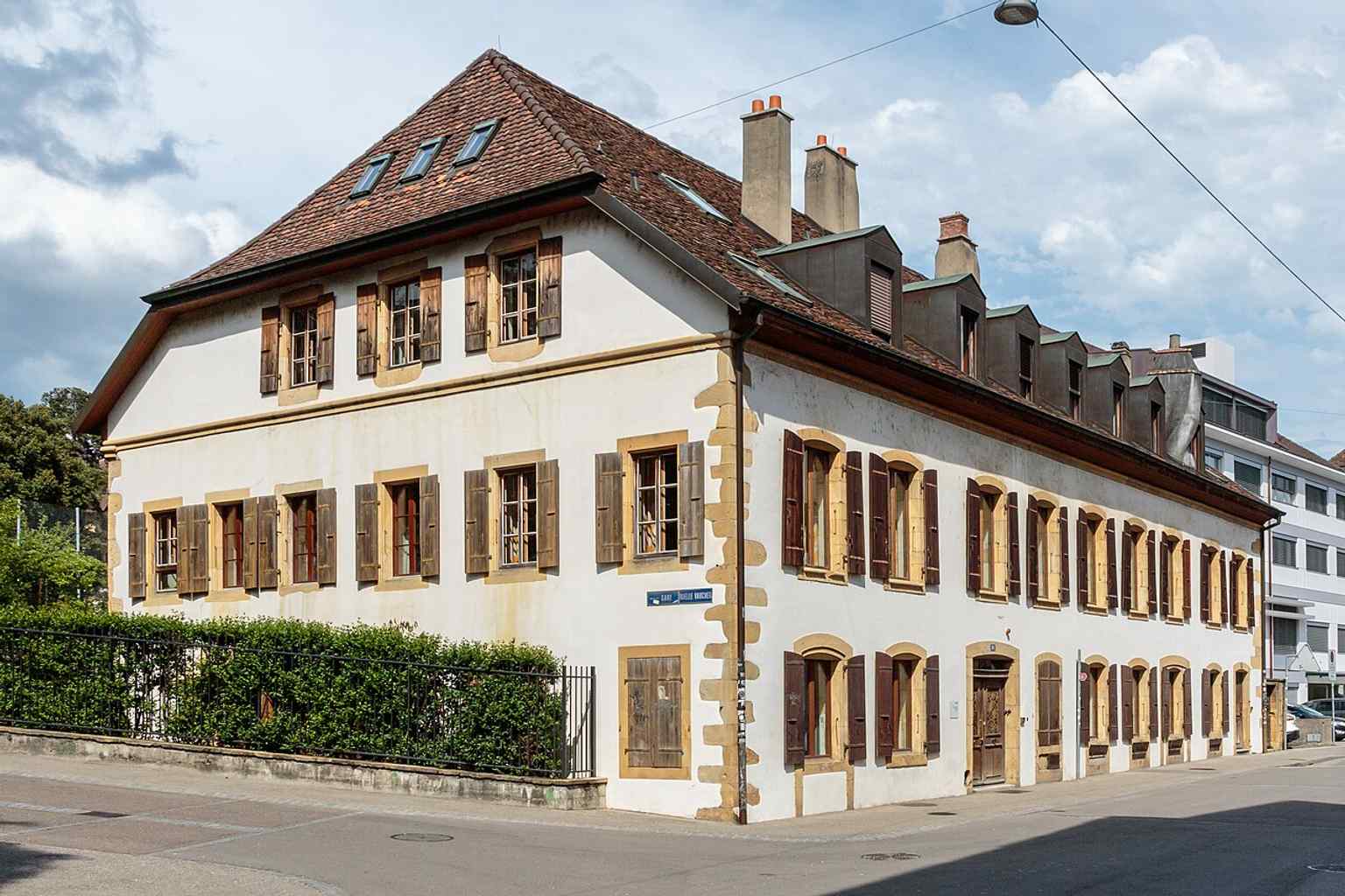 The Institute of French Language and Civilisation at UniNE, showing the university’s humanities side linked to the large Faculty of Letters and Human Sciences.