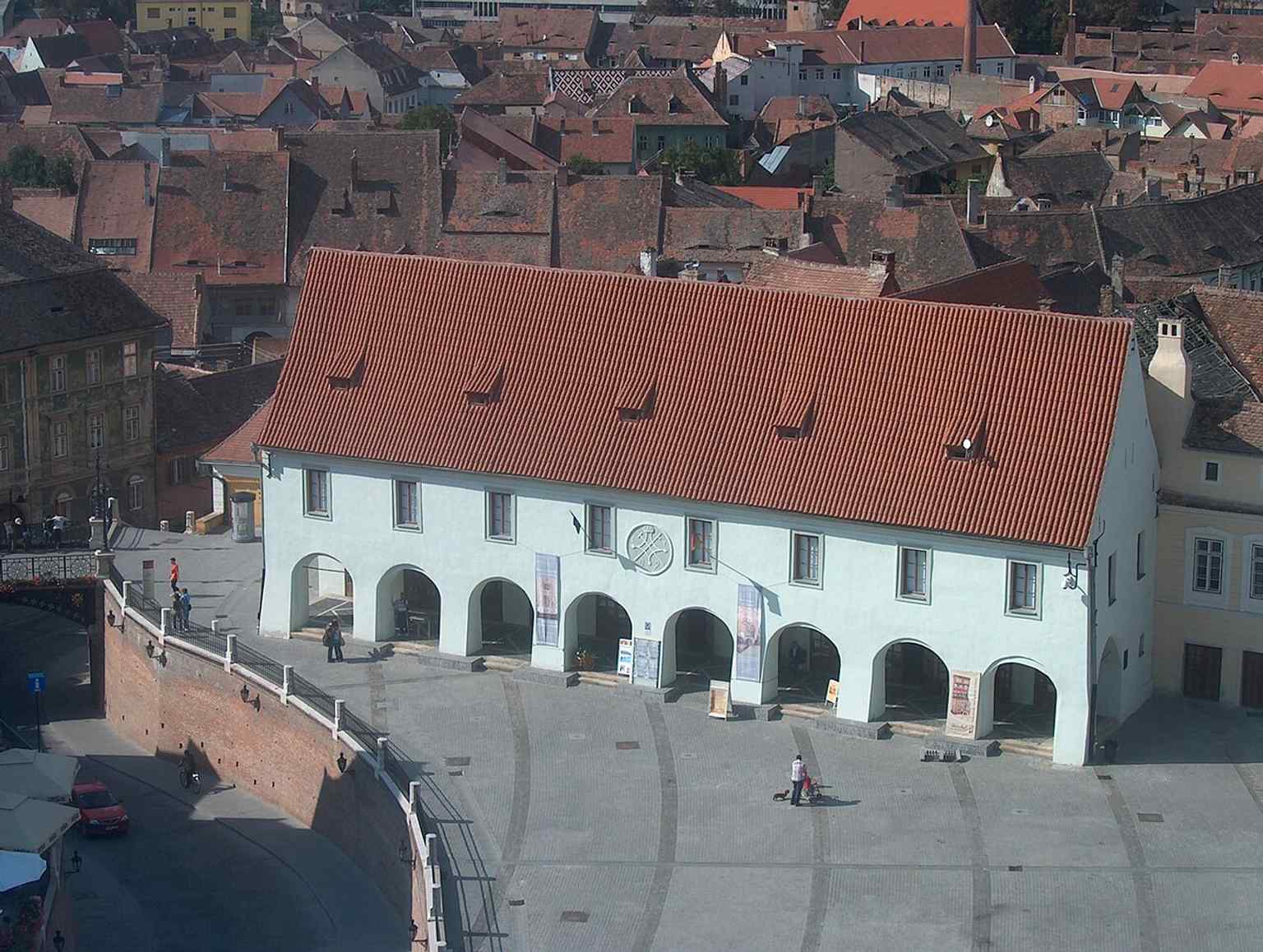 An elevated view of the Casa Artelor, also known as the House of Arts, seen from the Council Tower, where the 'Emil Sigerus' Museum's headquarters are located.