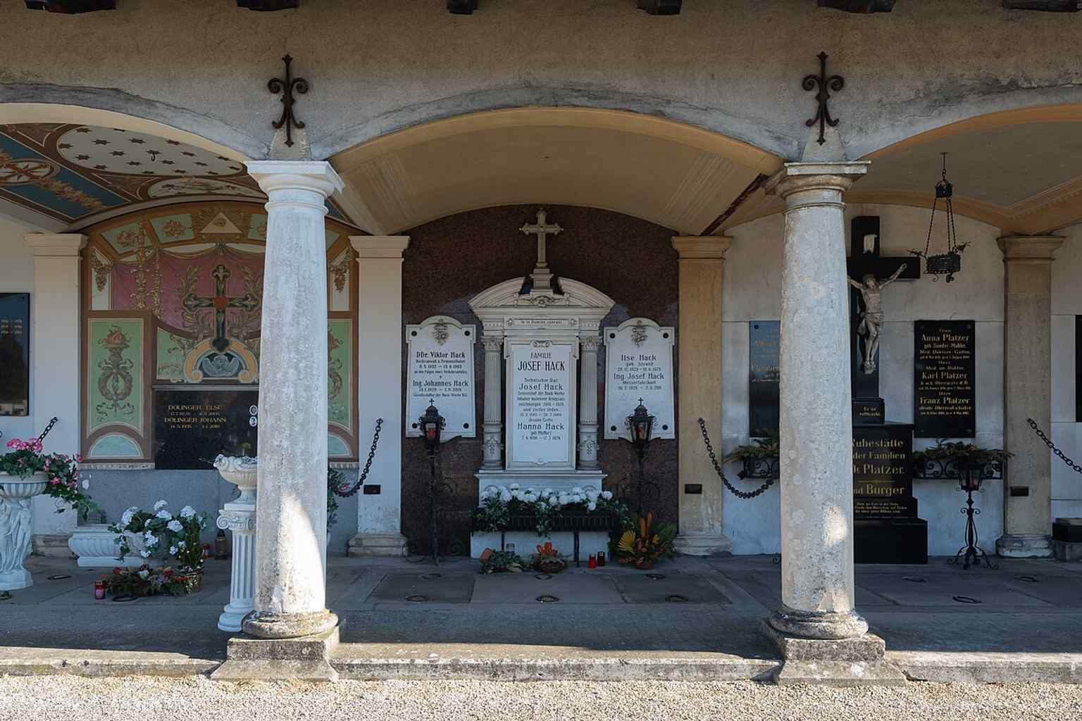 The Hack family vault, another example of the cemetery’s industrial-era burial monuments in Steyr.