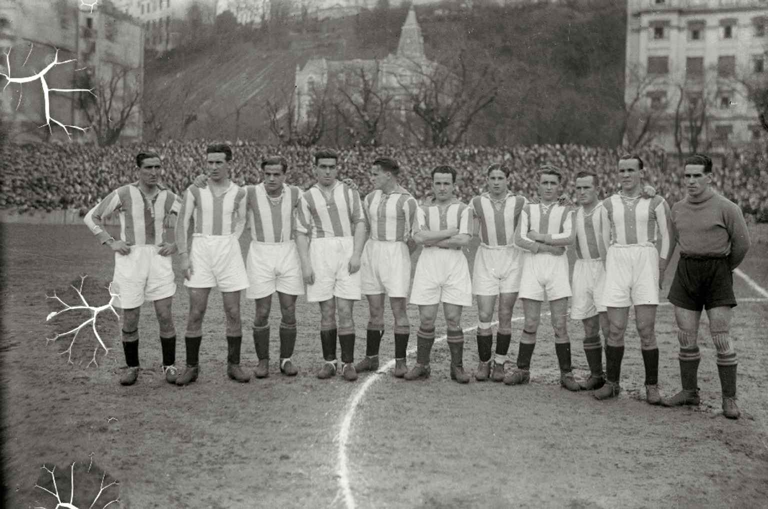 A 1932 Real Sociedad lineup on the Atocha pitch, capturing the stadium as the club’s home for most of the 20th century.