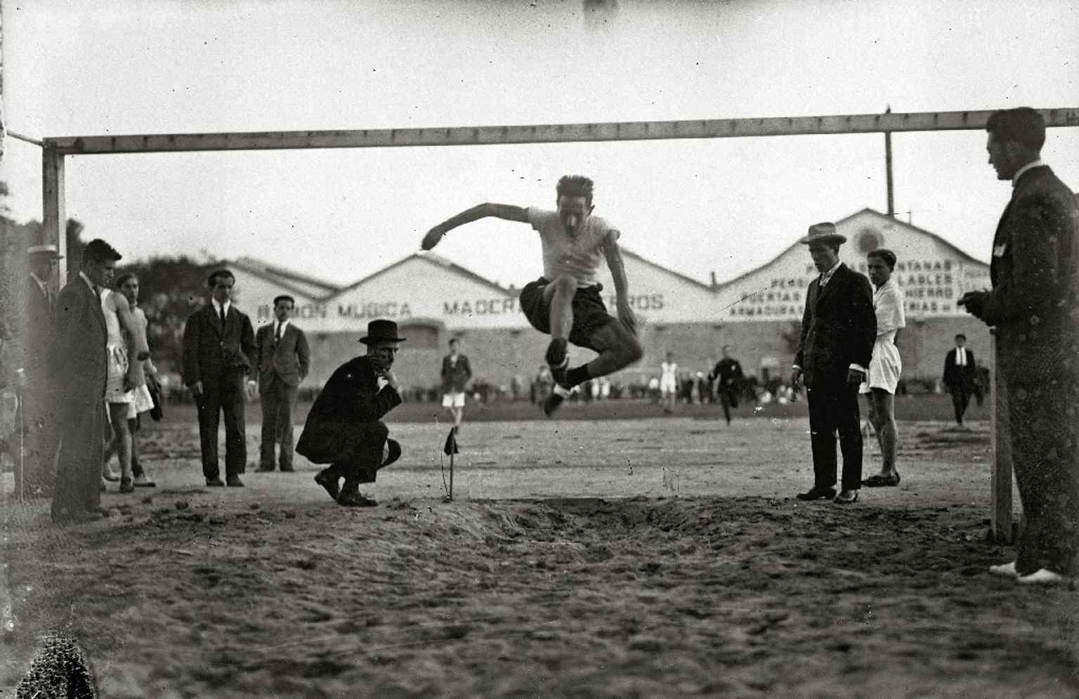 Athletics at Atocha in 1917, highlighting how the field served multiple sports in its early decades.