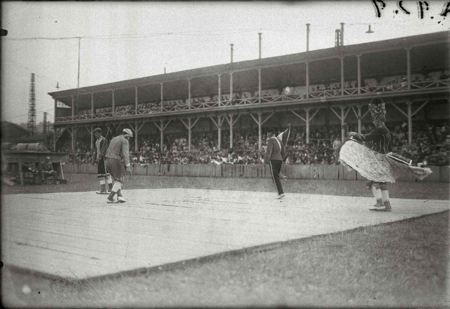 Basque dances at Atocha in 1929, a reminder that the stadium was a civic space as well as a football ground.
