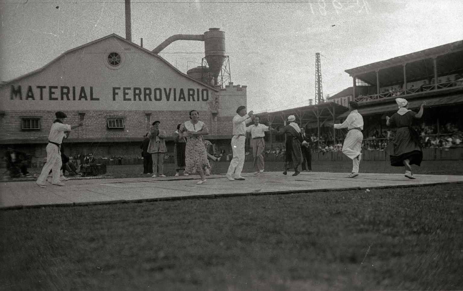 A 1935 Basque festival at Atocha, another example of the stadium hosting community celebrations, not just matches.