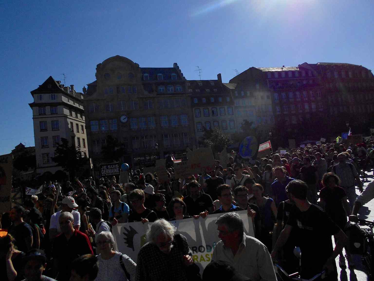 A modern protest gathering on Place Kléber, echoing the square’s long history as a rallying point for political demonstrations.