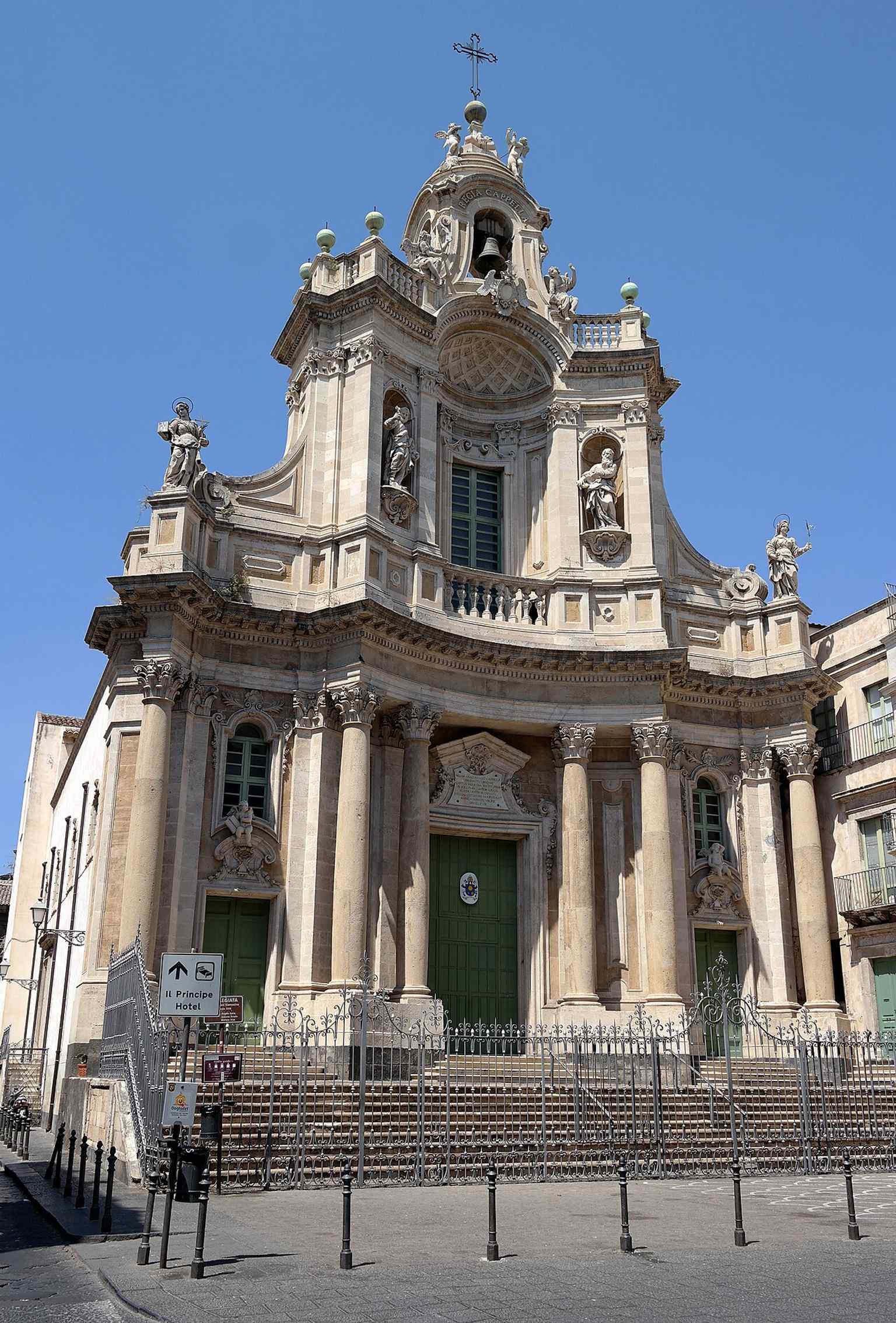 A modern frontal view that emphasizes the rebuilt basilica’s position on Via Etnea, the axis created after the 1693 earthquake.