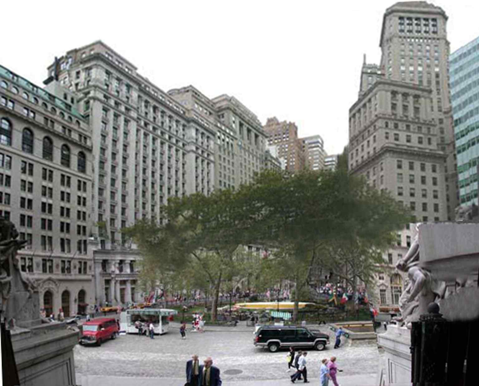 This image shows Bowling Green looking north from the Alexander Hamilton U.S. Custom House, a grand building that once served as a potential presidential residence.