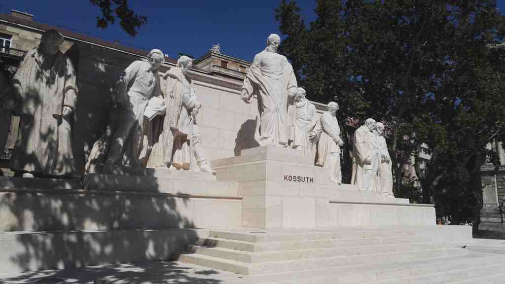 Kossuth Lajos Monument