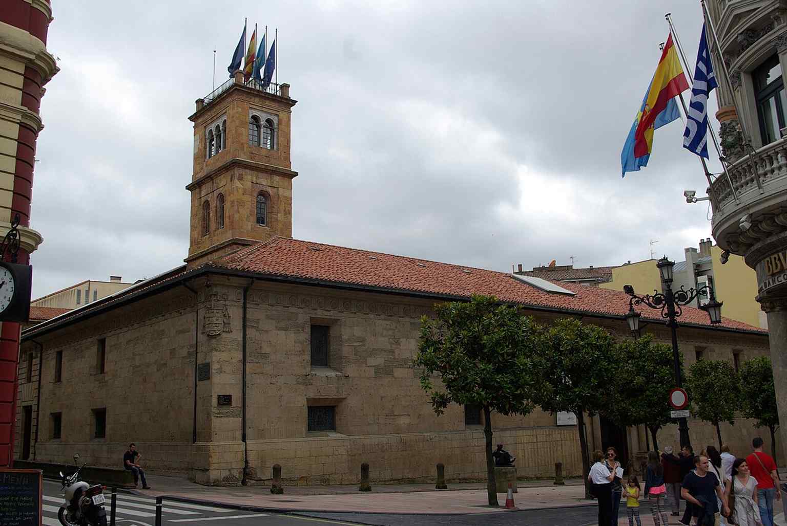 The historic university building and its tower on Calle San Francisco, the institution’s most recognisable landmark.