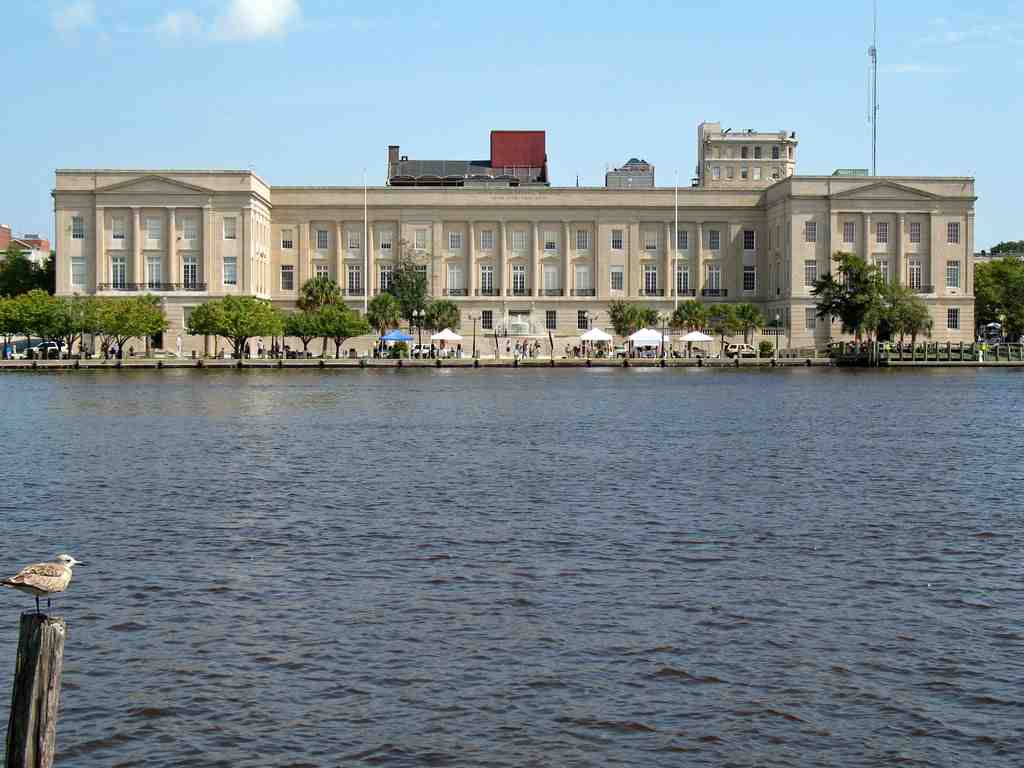 Alton Lennon Federal Building and Courthouse