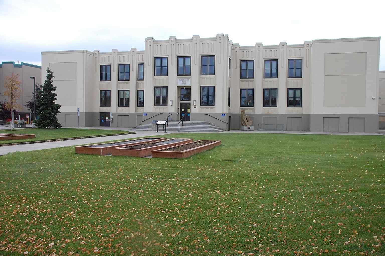A clear 2012 view of Main School, the Art Deco concrete replacement built in 1934 after the original wooden school burned down.
