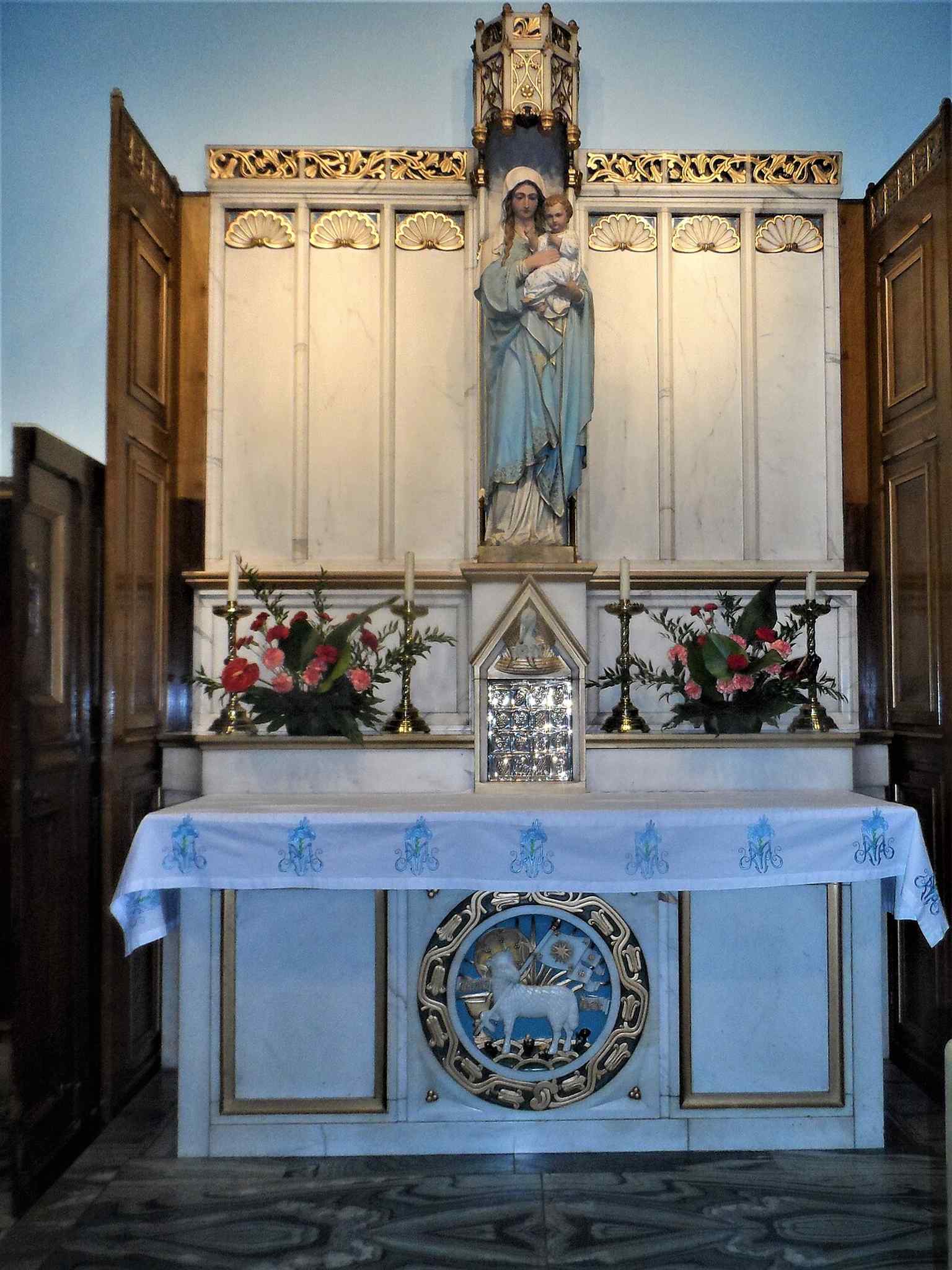 The Altar of the Virgin, part of the cathedral’s devotional interior and one of its quieter prayer spaces.