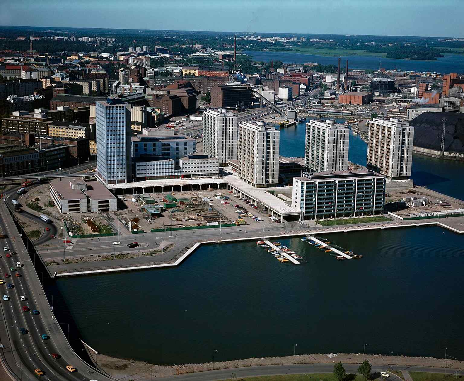 An aerial view of Merihaka from 1976, helping place the bridge in its changing urban setting beside the Hakaniemi shoreline redevelopment.