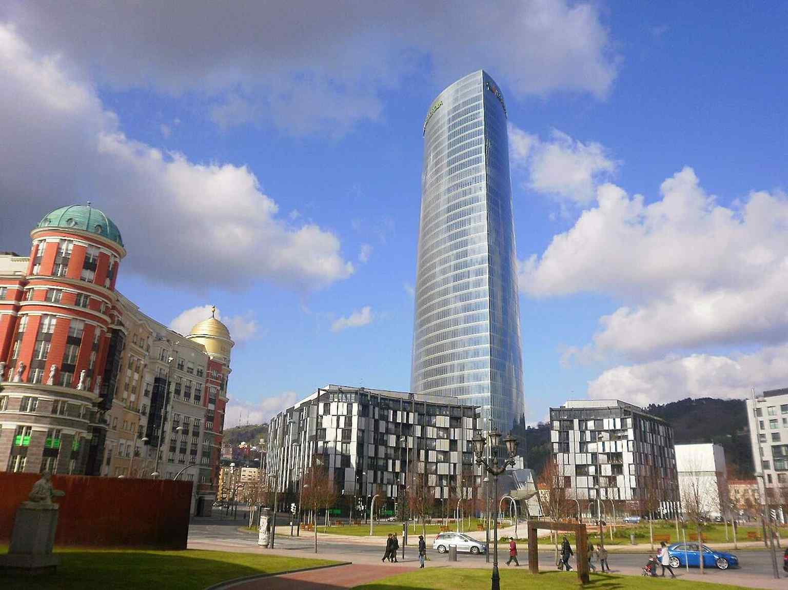 Plaza Euskadi with the Torre Iberdrola and Artklass framing the square — a good view of the vertical skyline that grew around Balmori’s design.