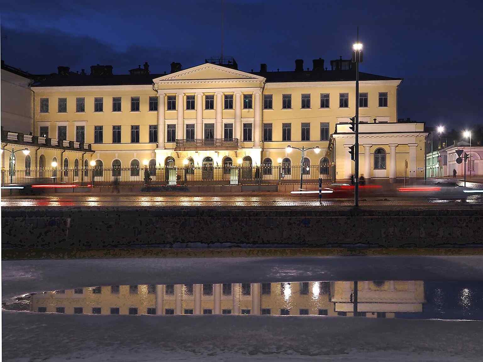 A winter view of the Presidential Palace, highlighting how the building’s stately white façade stands out in the cityscape.