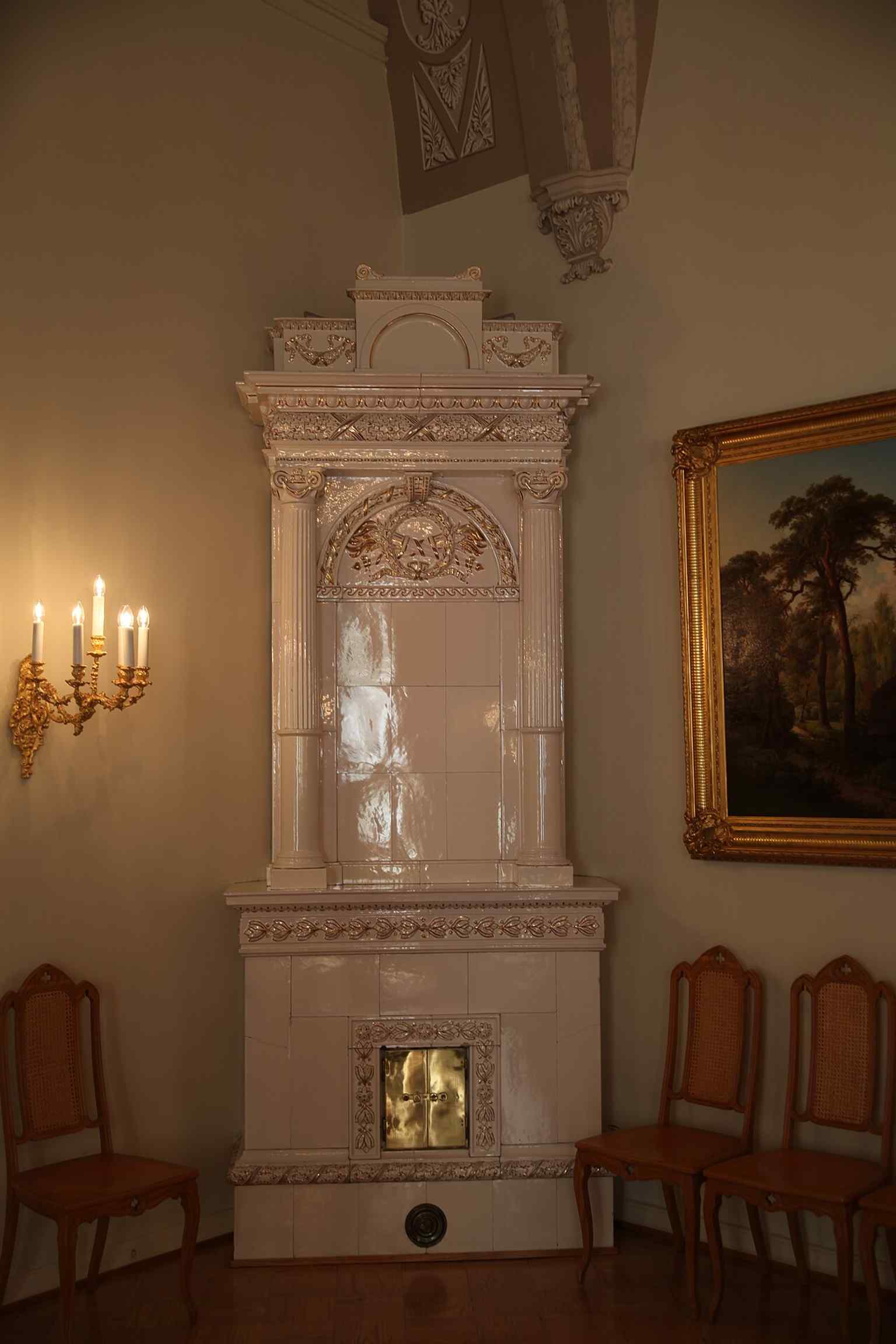 A room interior that helps illustrate how the palace combines historic grandeur with a working presidential environment.