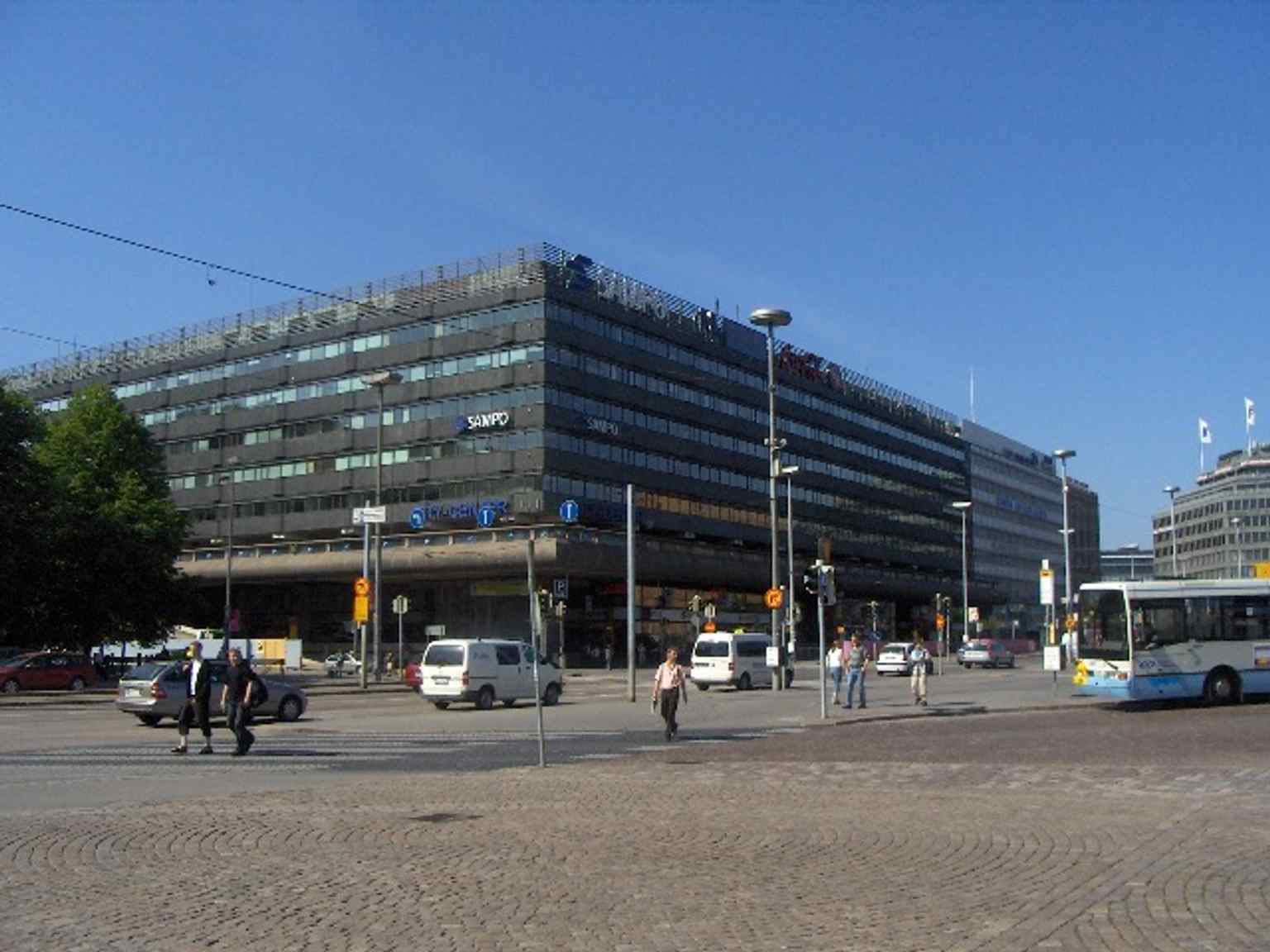 The curved 'sausage' building of Makkaratalo in the heart of Helsinki — the 1967 City-Center landmark opposite the railway station.
