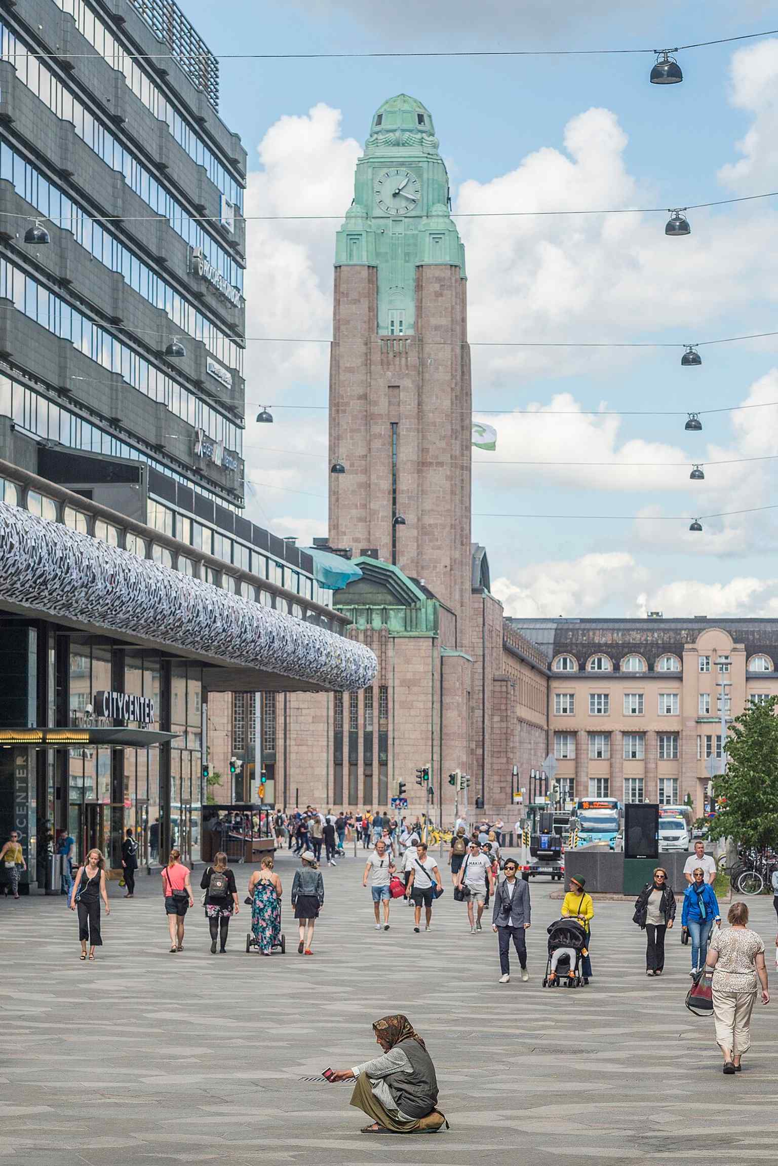 A heritage-era view of Makkaratalo and Helsinki Central Station, capturing the building’s contested place in the postwar transformation of the city centre.