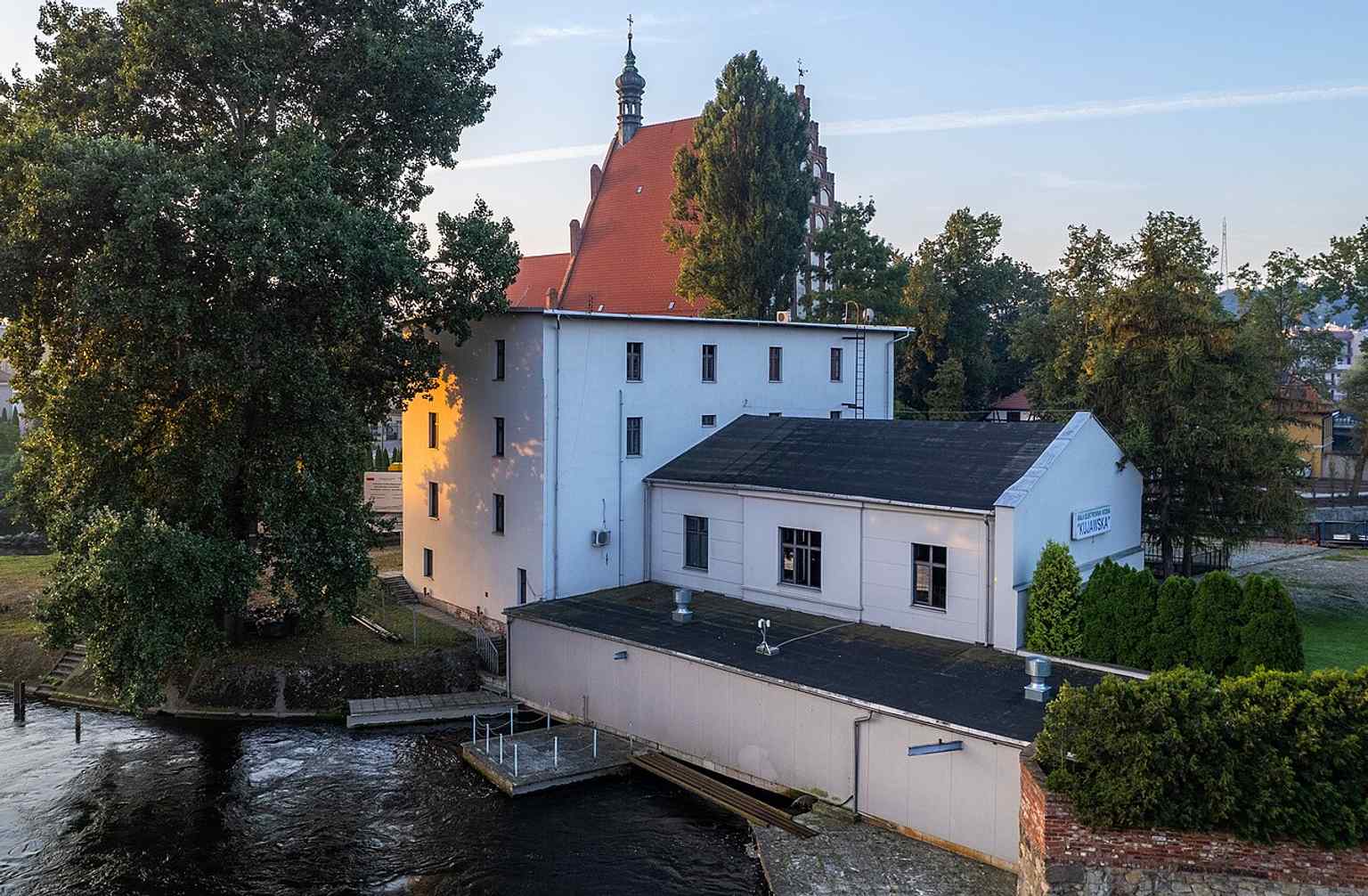 The Kujawska hydropower plant by the river, built to power the island’s mills and later turned into an energy museum.