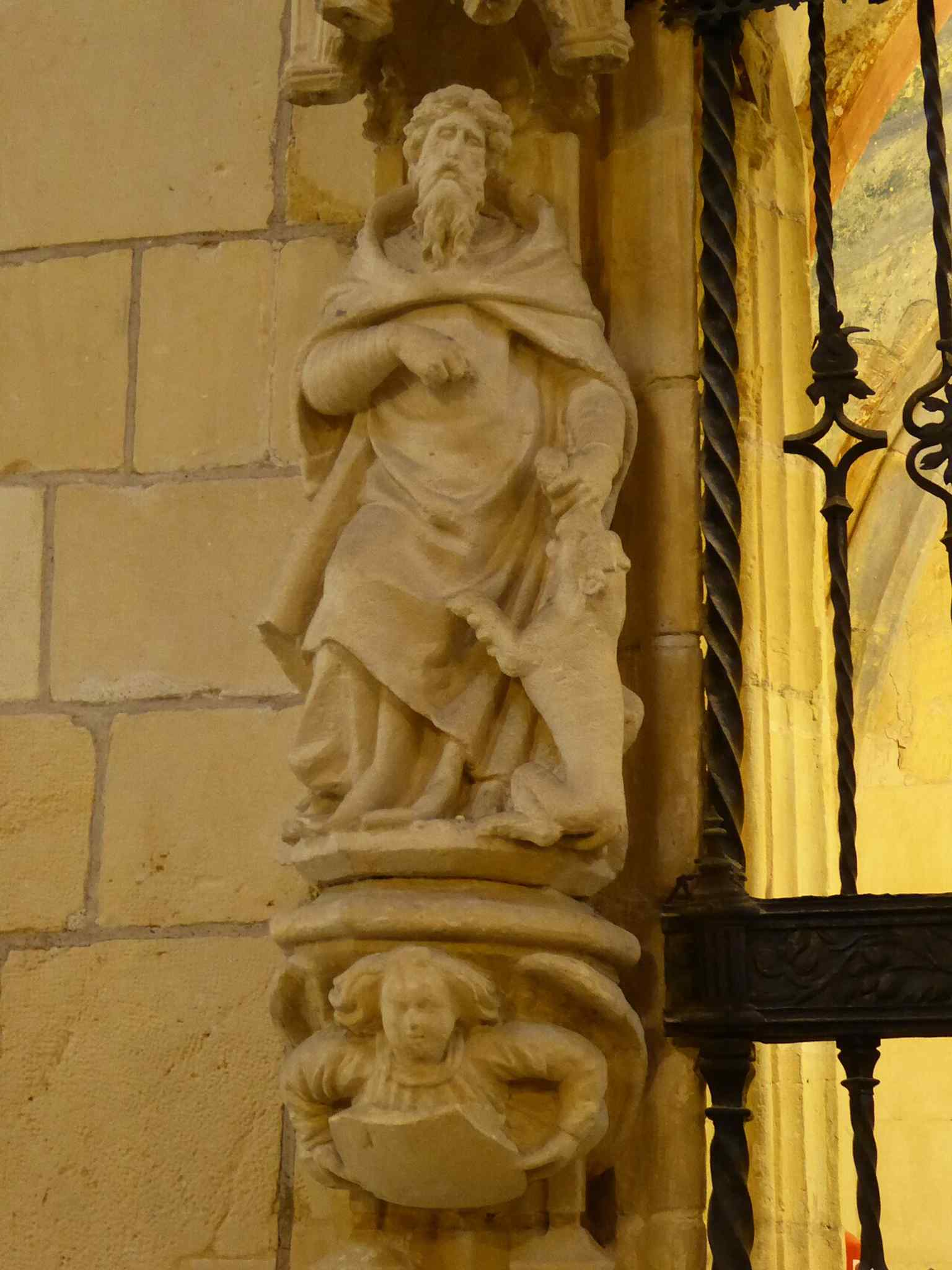 The primarily Gothic interior of Murcia Cathedral, a central element of the city's historical-artistic heritage.