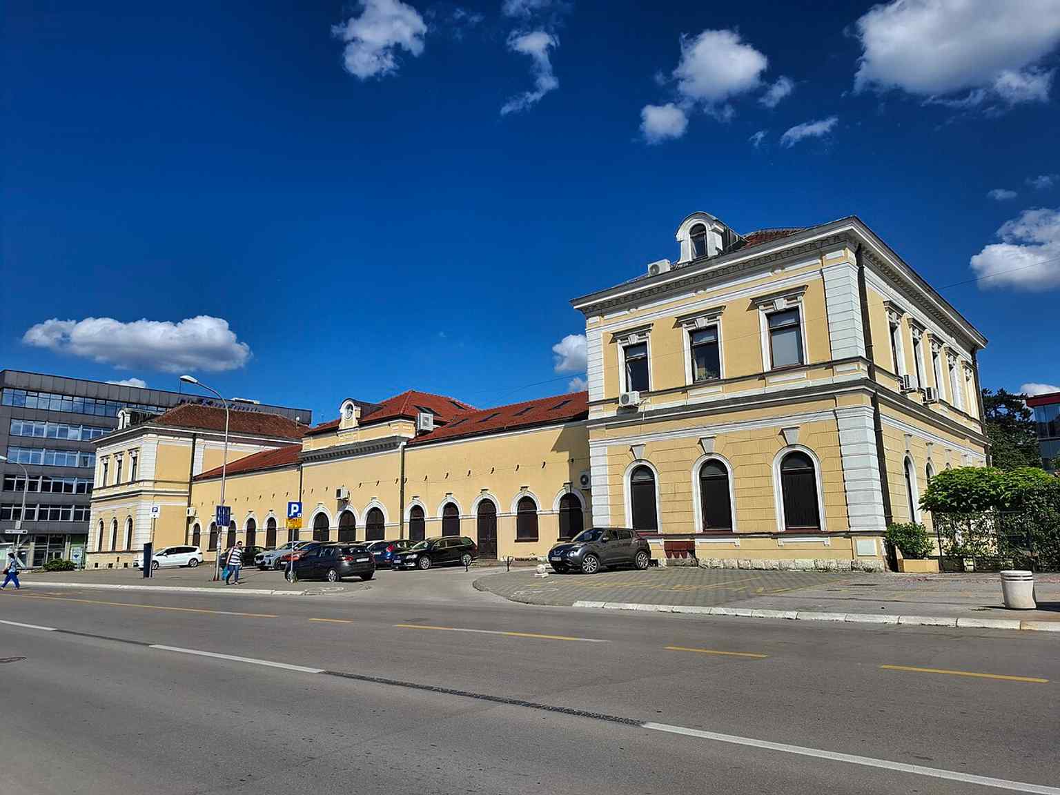 This building, now home to the museum, was originally the old Banja Luka railway station, built in the late 19th century during the Austro-Hungarian period and is now a national monument.