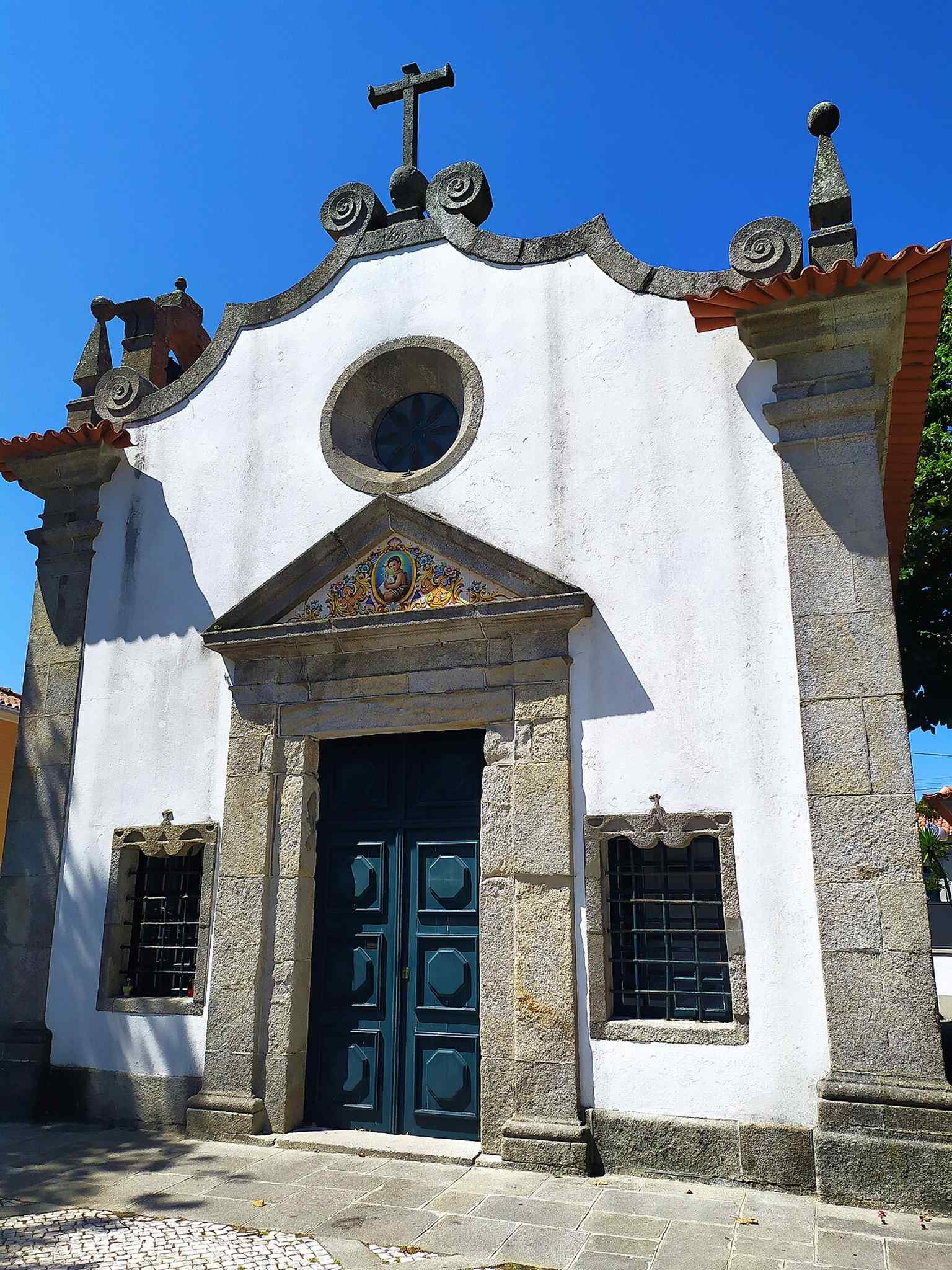 Front view of the Chapel of Saint John the Baptist, showing the small 17th-century shrine in Esposende and its simple rectangular form.