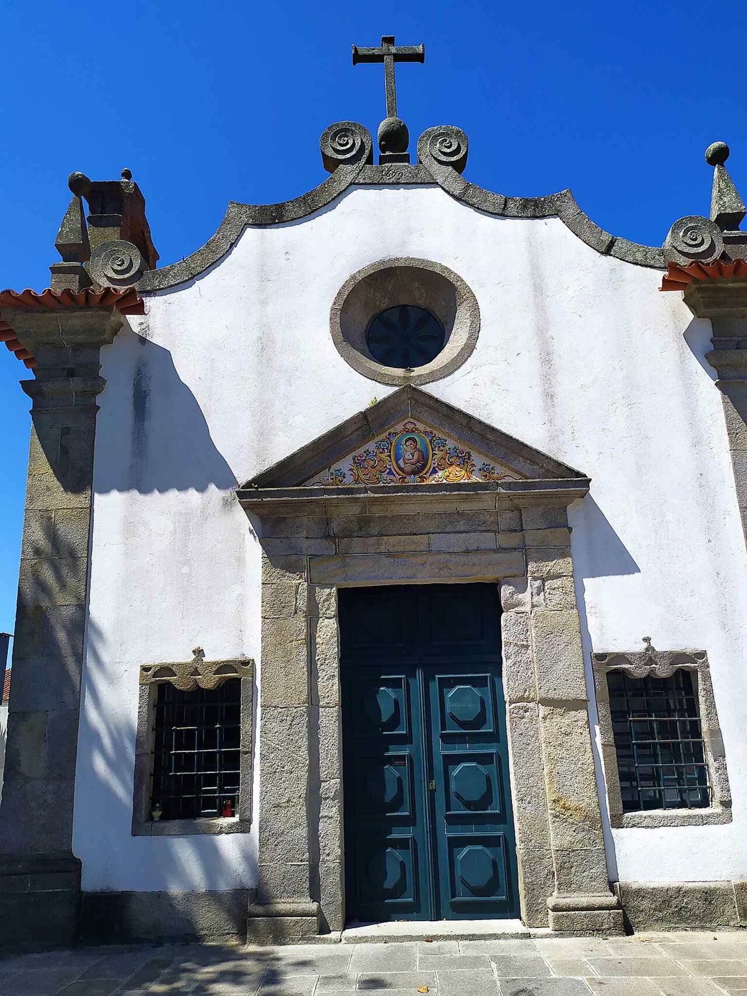 A second exterior angle on the chapel, useful for showing the sober façade and the building’s modest scale.