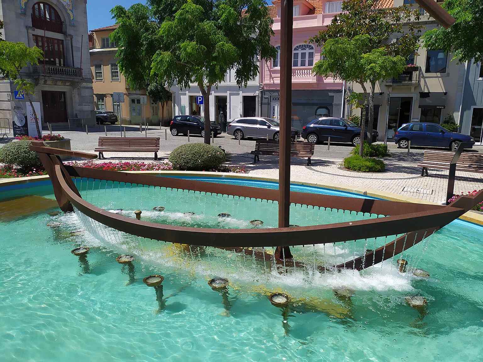 A public fountain detail from Esposende that complements the chapel stop by showing the town’s traditional street furniture and heritage fabric.