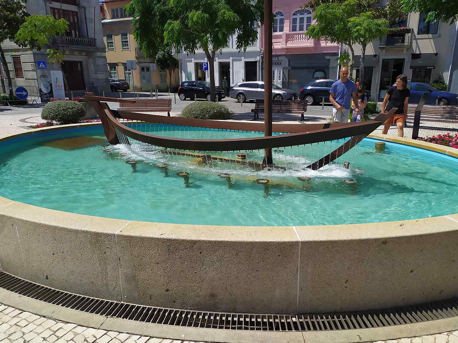 Another historic fountain detail in Esposende, useful as a visual cue for the neighborhood around the chapel.