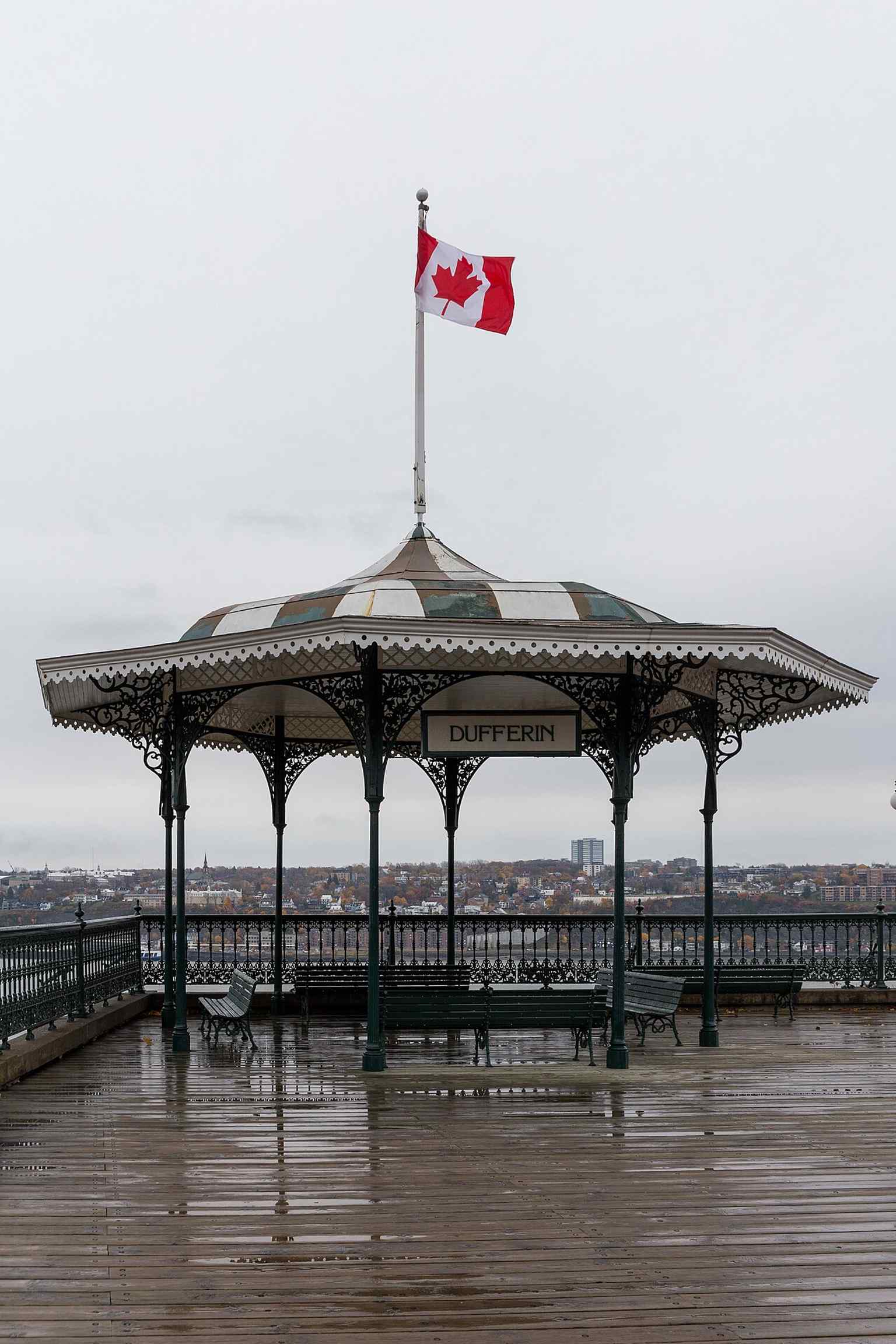 The upper section of Dufferin Terrace in 2024, with the lookout space stretching along the cliff edge above the St. Lawrence.