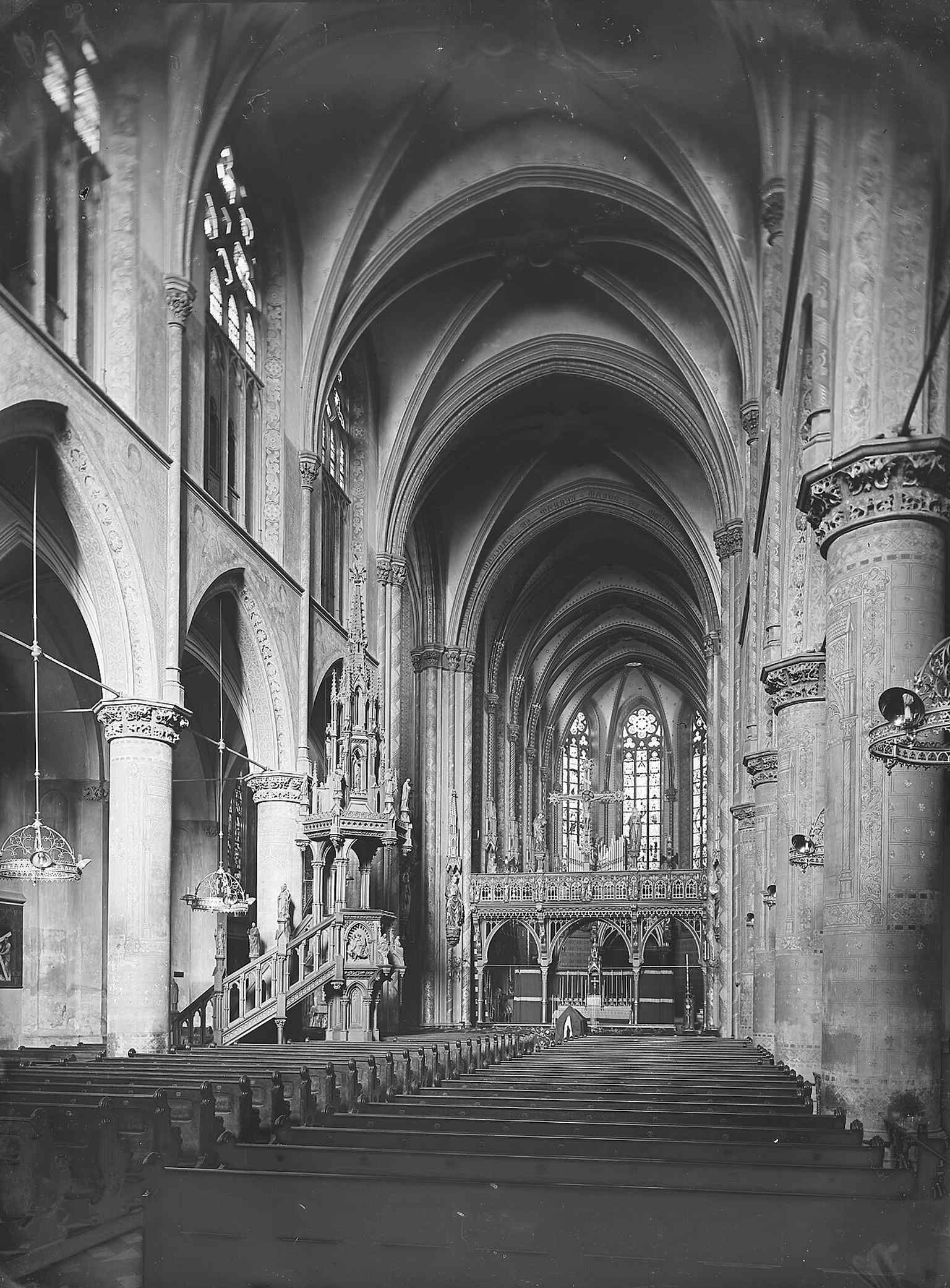 A general interior view looking east, providing a sense of the large Gothic cruciform structure completed in 1560 as the last medieval church in Utrecht.