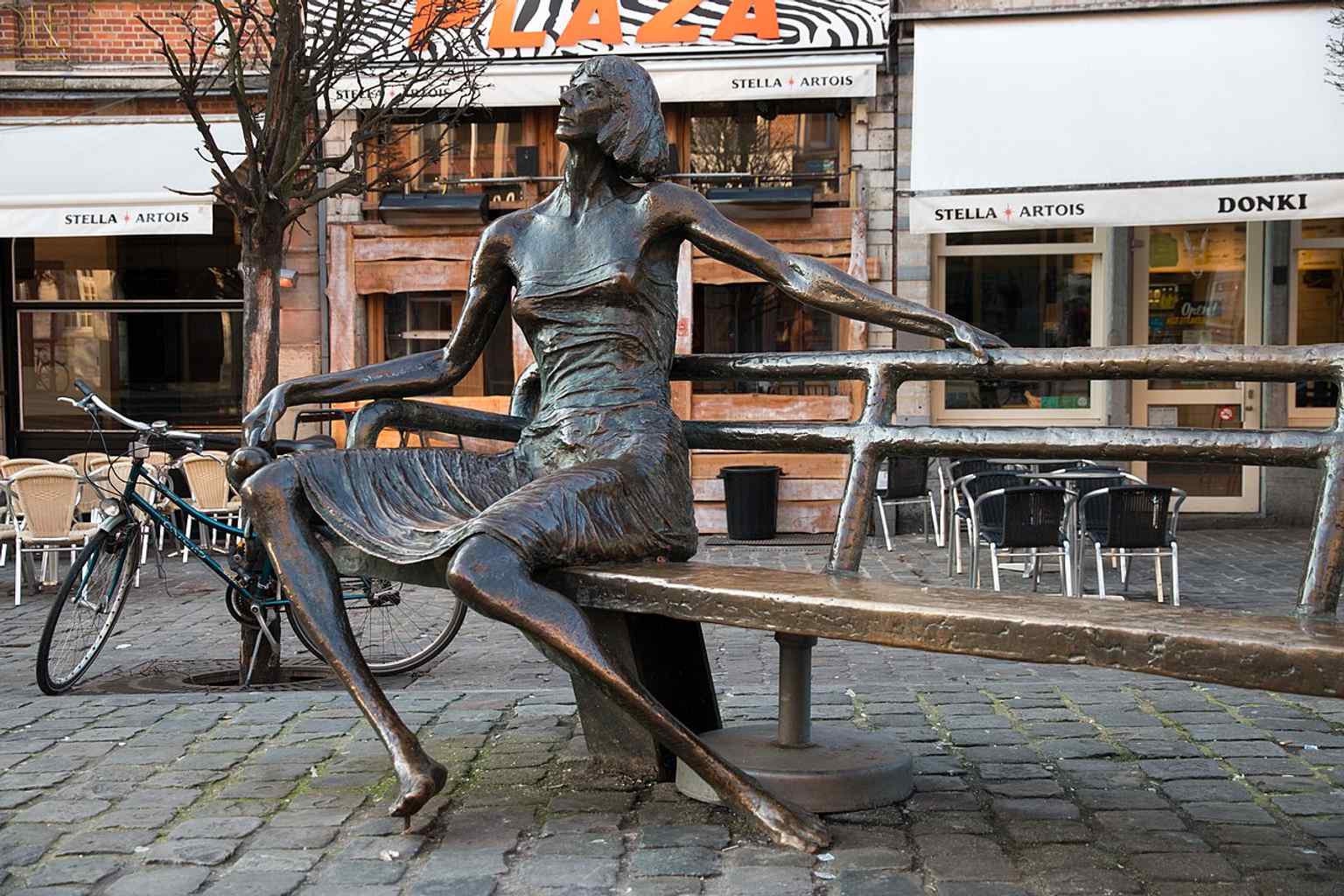 The Kotmadam on Leuven’s Oude Markt — the playful statue that became a beloved photo stop and Instagram spot.