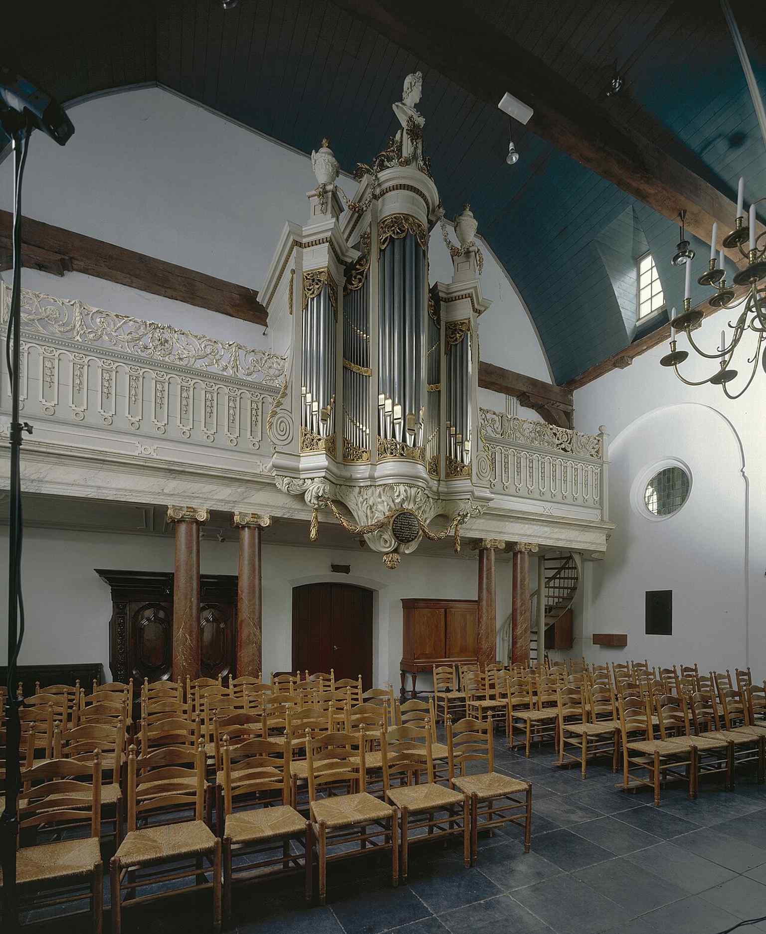 A detailed view of the 1803 Johannes Stephanus Strümphler organ, which was relocated to Geertekerk in 1956 from the Doopsgezinde kerk in De Rijp.