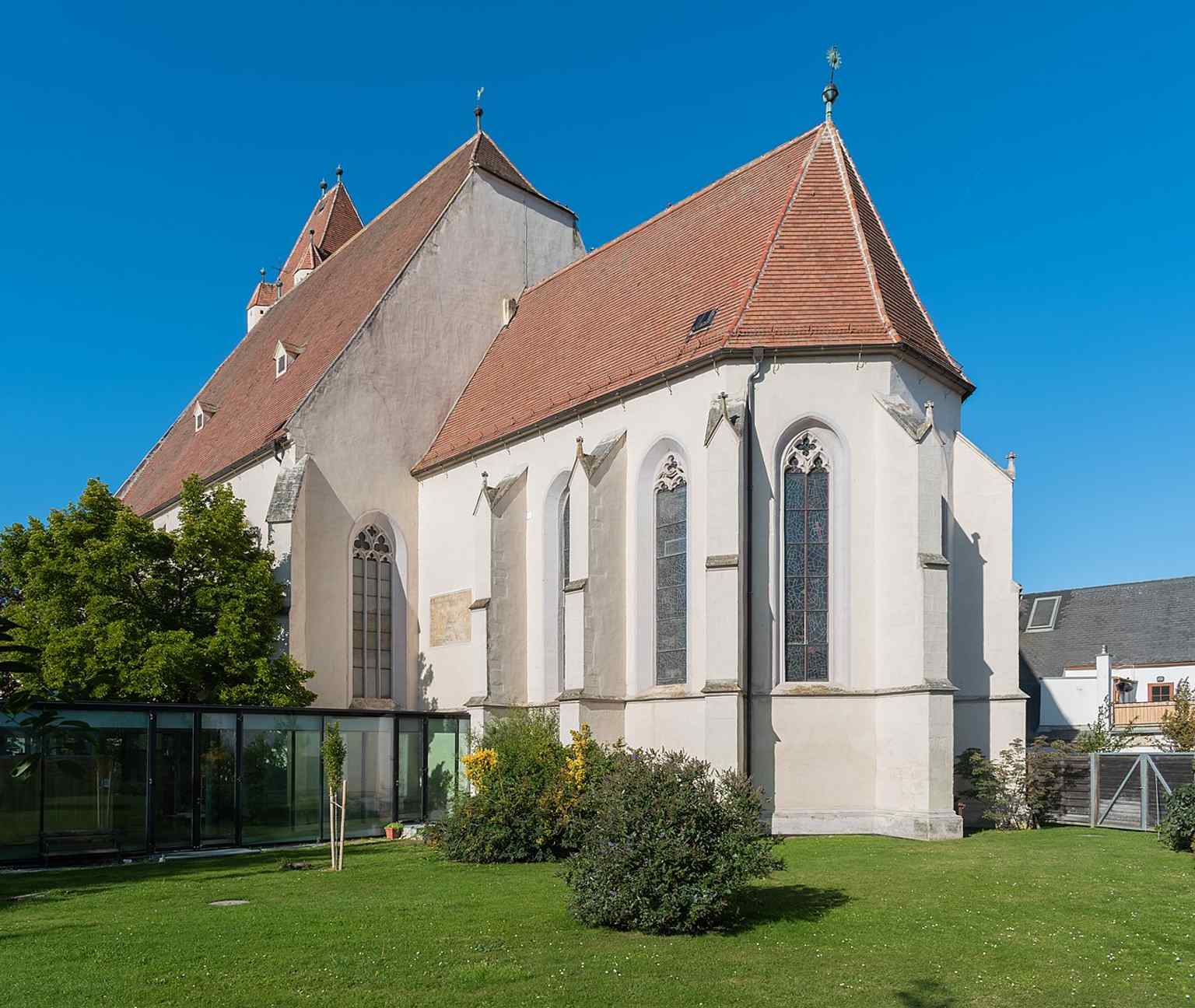 Another wide exterior view of the cathedral, useful for showing the building’s overall late-Gothic form and elevated setting.