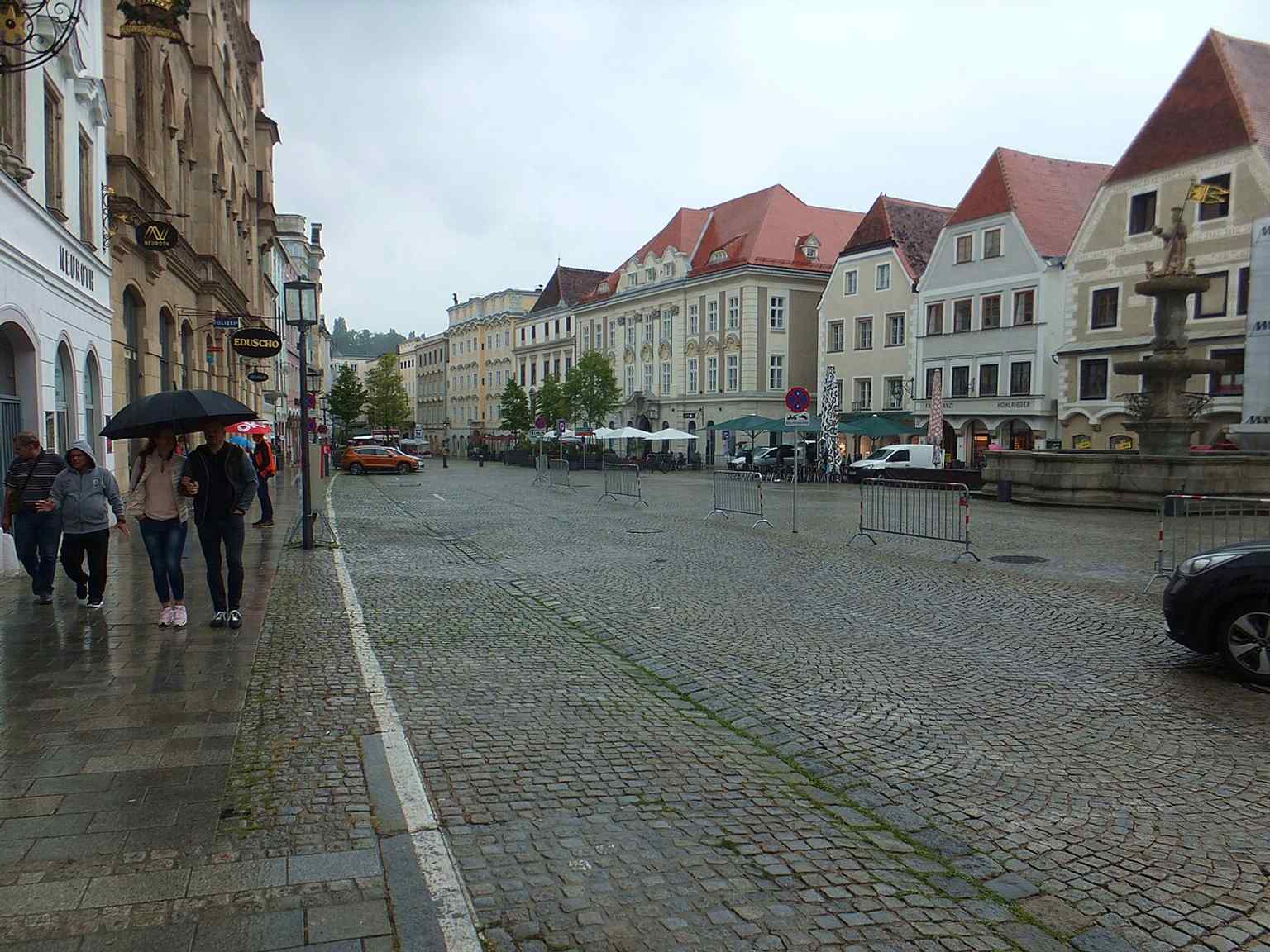 A clear modern view of the main square in Steyr, useful for orienting visitors in the city’s best-preserved historic center.