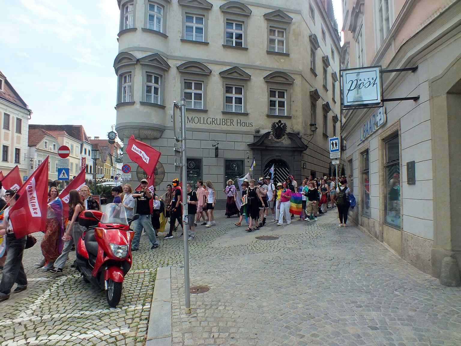 A recent parade view on the Stadtplatz, showing the square’s broad pedestrian zone after the 2018–2019 redesign.